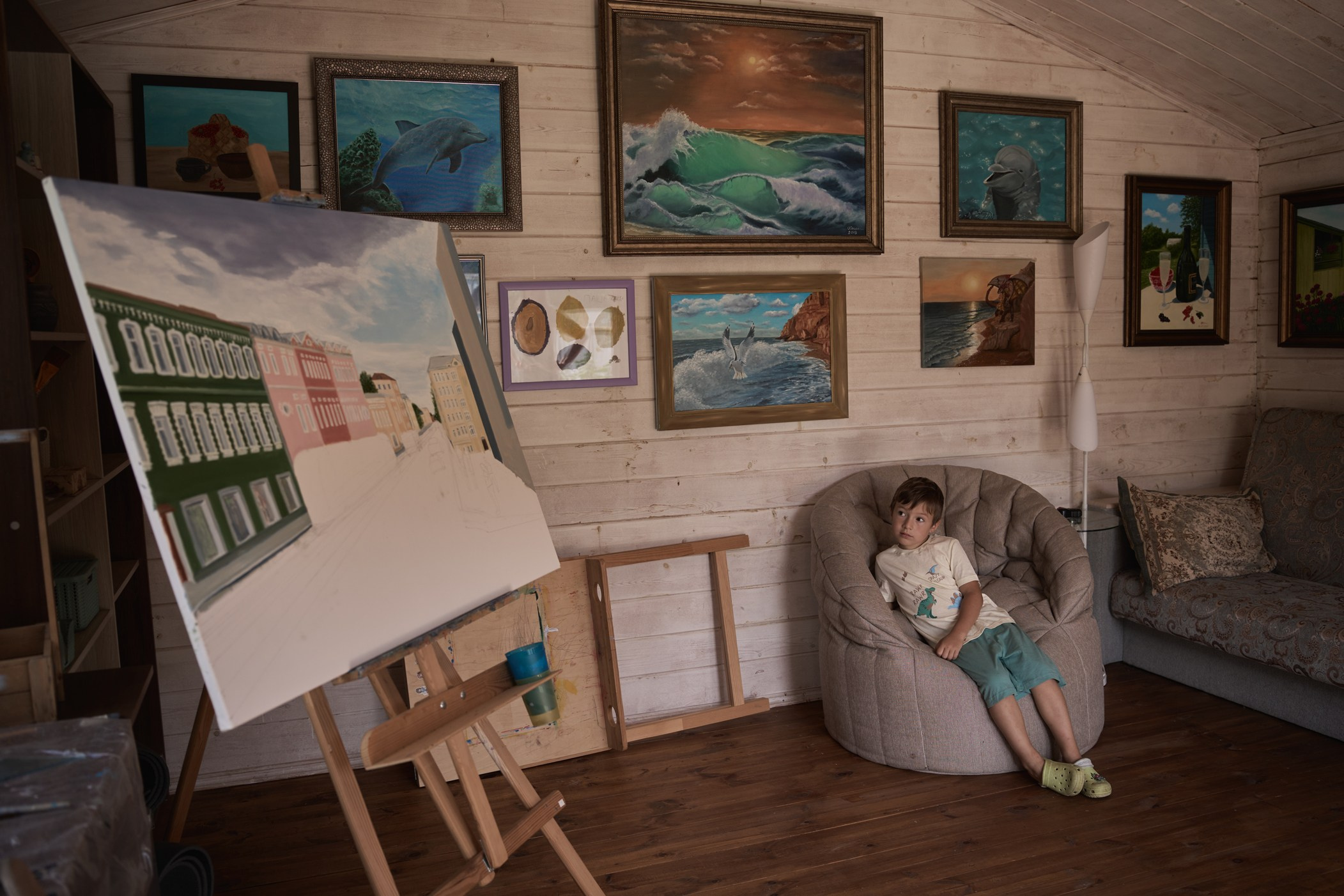 Пшеничное поле, битва Nerf и домик художницы. Фотограф Женя Пашкина