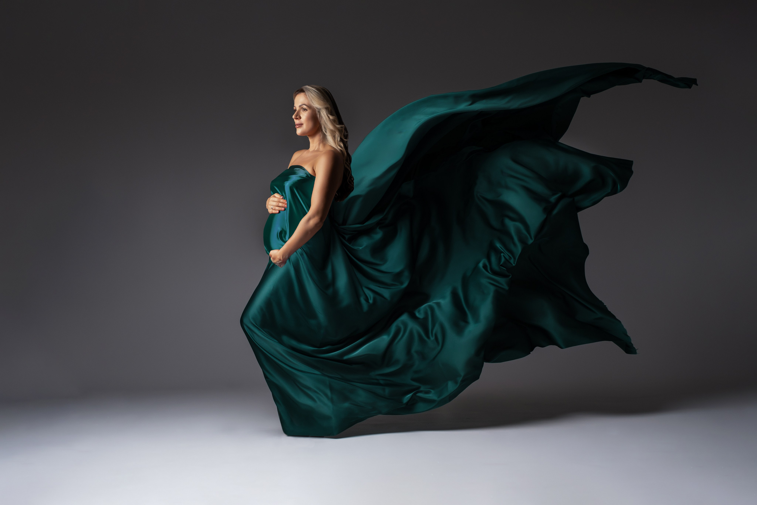 Фотосессия беременности с тканями. Фотограф беременности Демочкина Елена