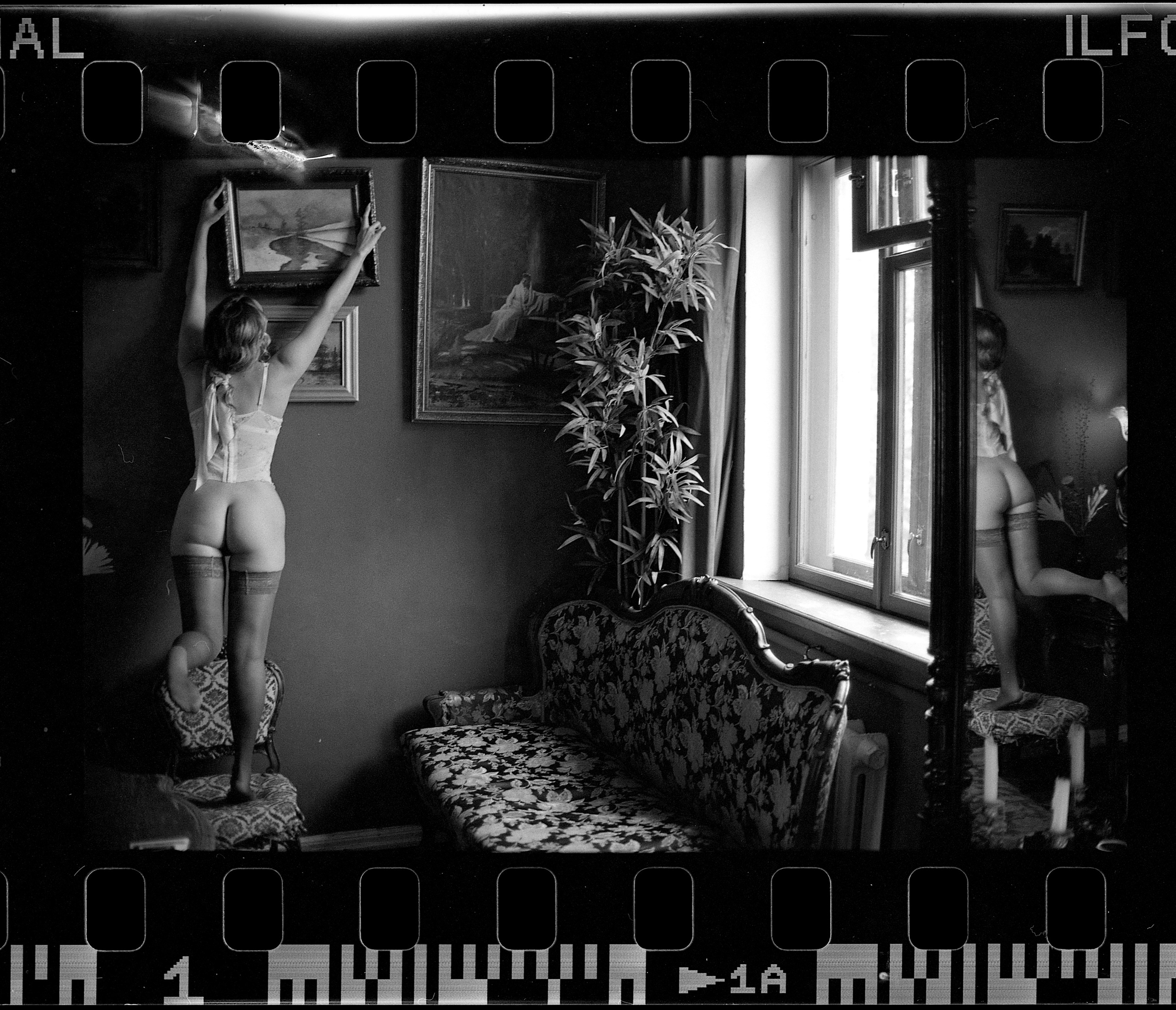 Арт-ню съемка на черно-белую пленку. Art nude film photographer Roman Silentium