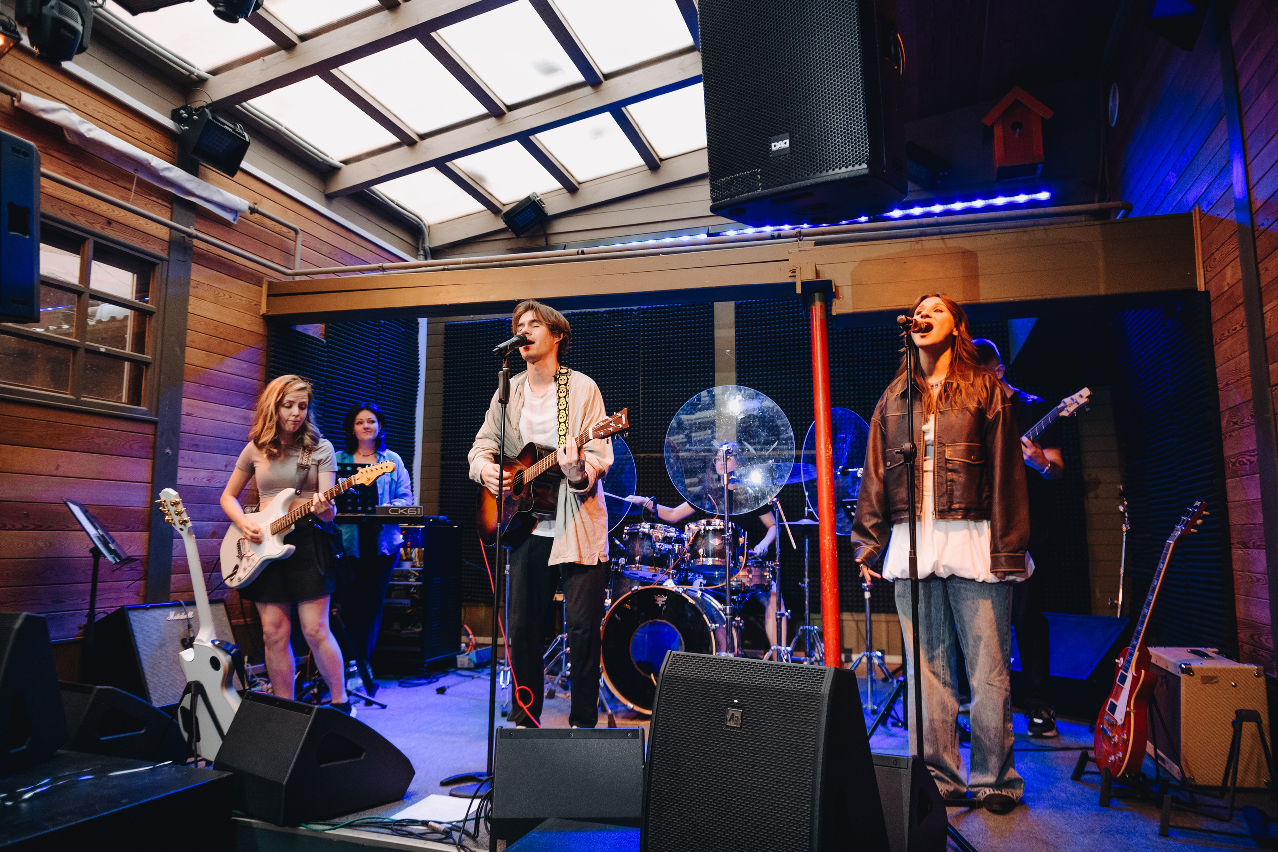 Концерт «Английский лётчик» от вокальной школы «Сигнон»