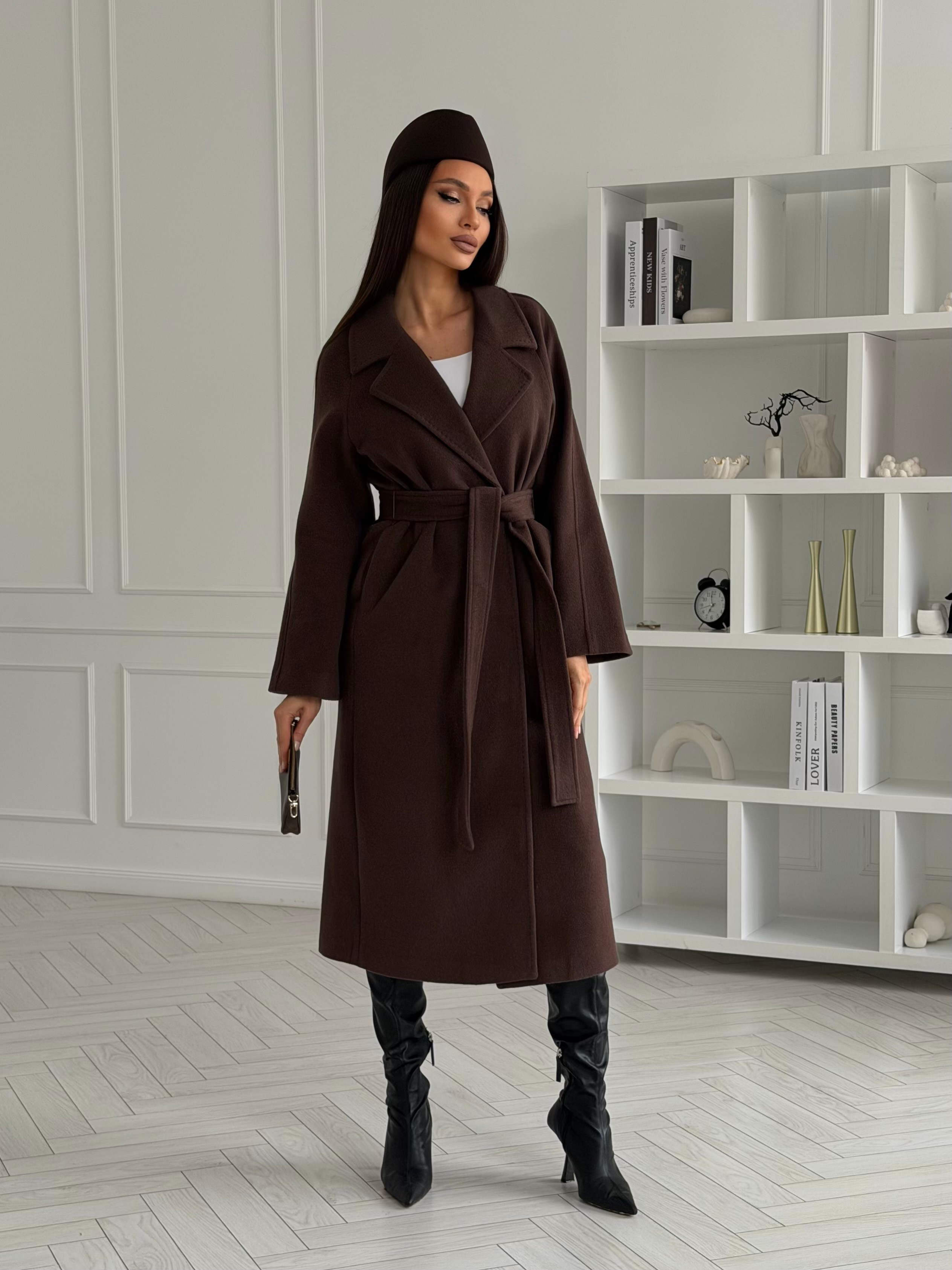 Оптовые продажи верхней одежды. Женские пальто из шерсти — заказать