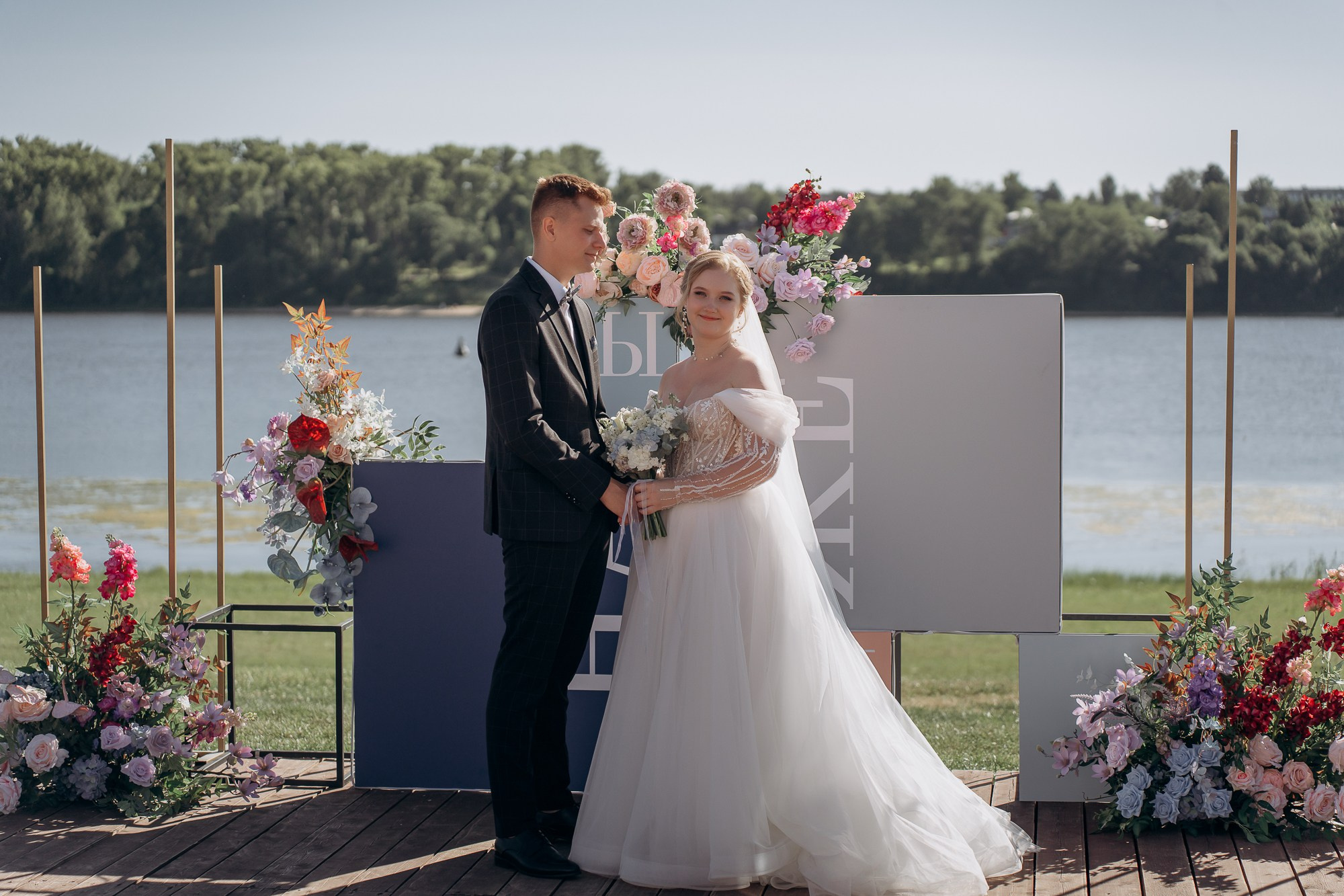 Свадебная фотосессия в глэмпинге. Свадебный и репортажный фотограф в Ярославле Евгений Сальников