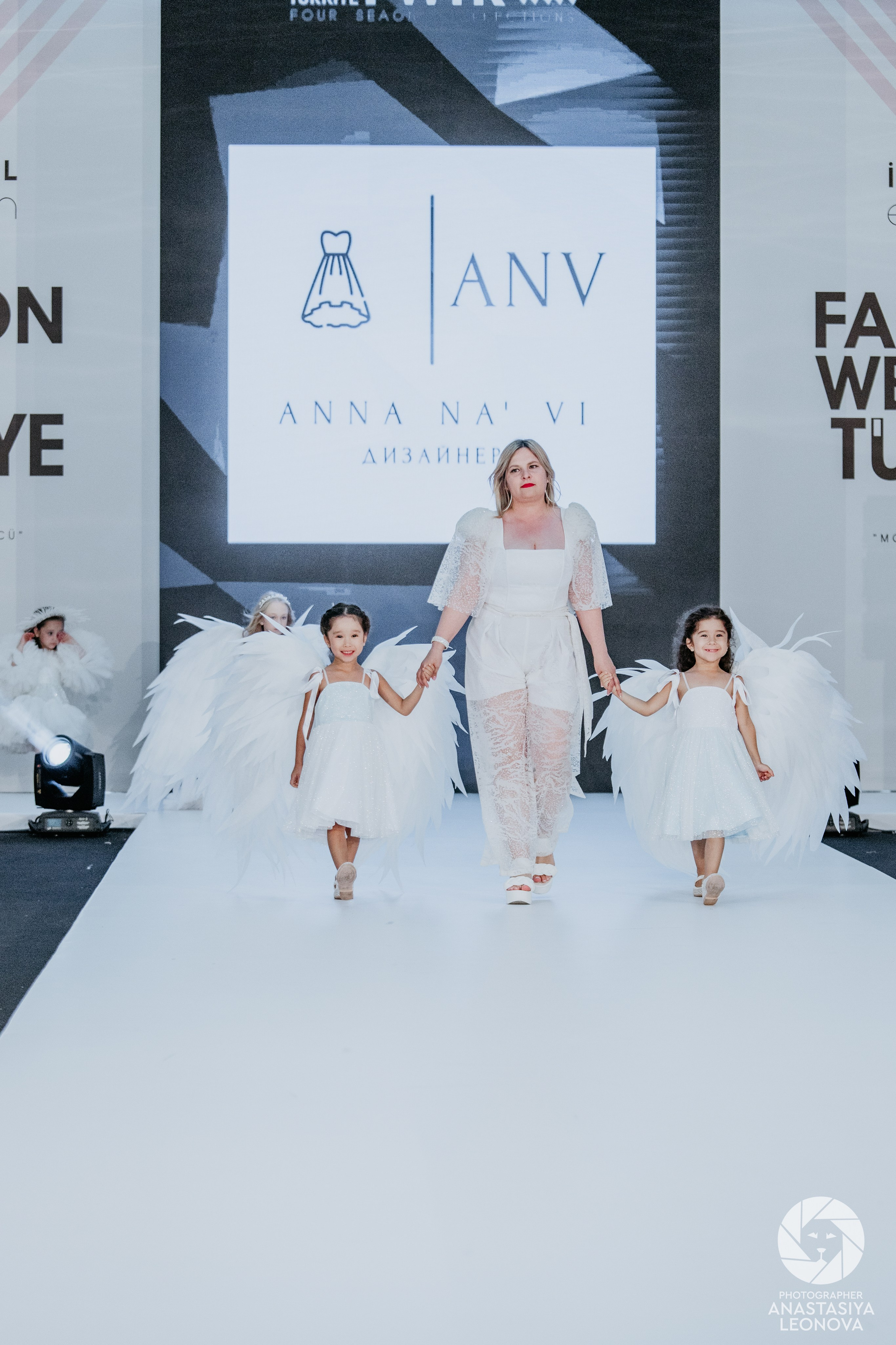 Fashion Week Türkiye [spring, 2025]. Anastasia Leonowa