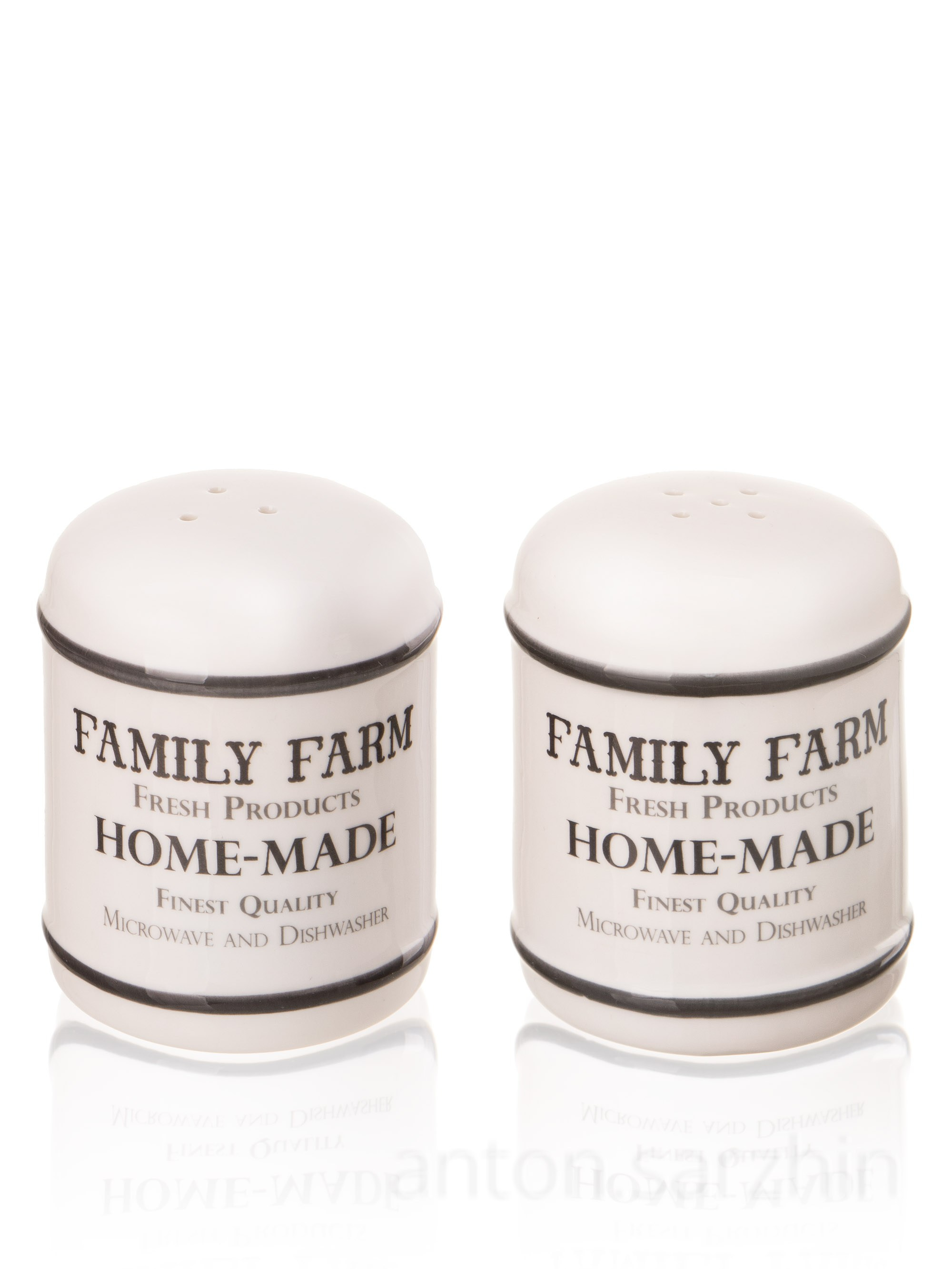 Предметная съемка солонки и перечницы