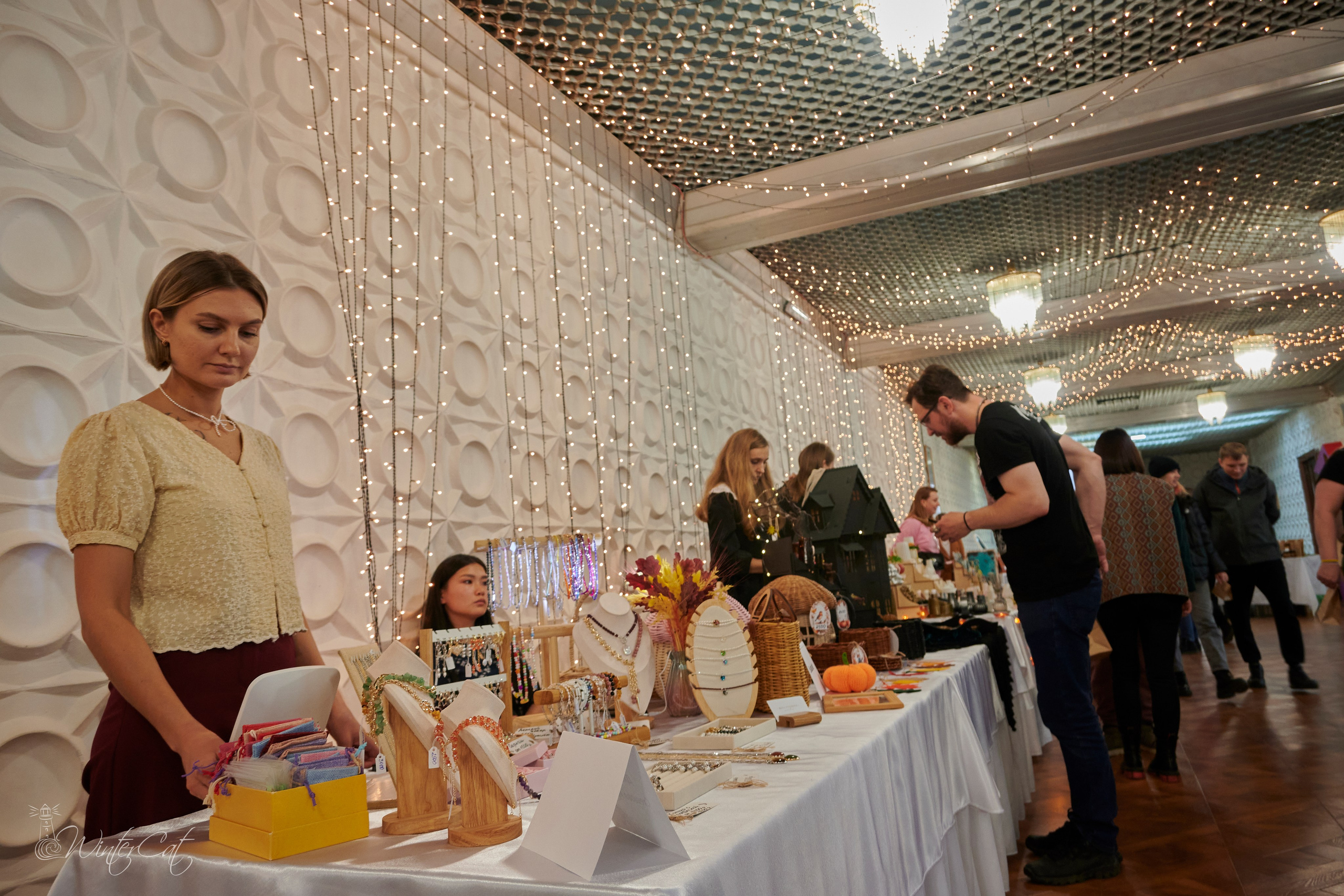 Арт Маркет 12.10.24. Портретный и репортажный фотограф в Магадане Андрей Нефедов WinterCatPhoto