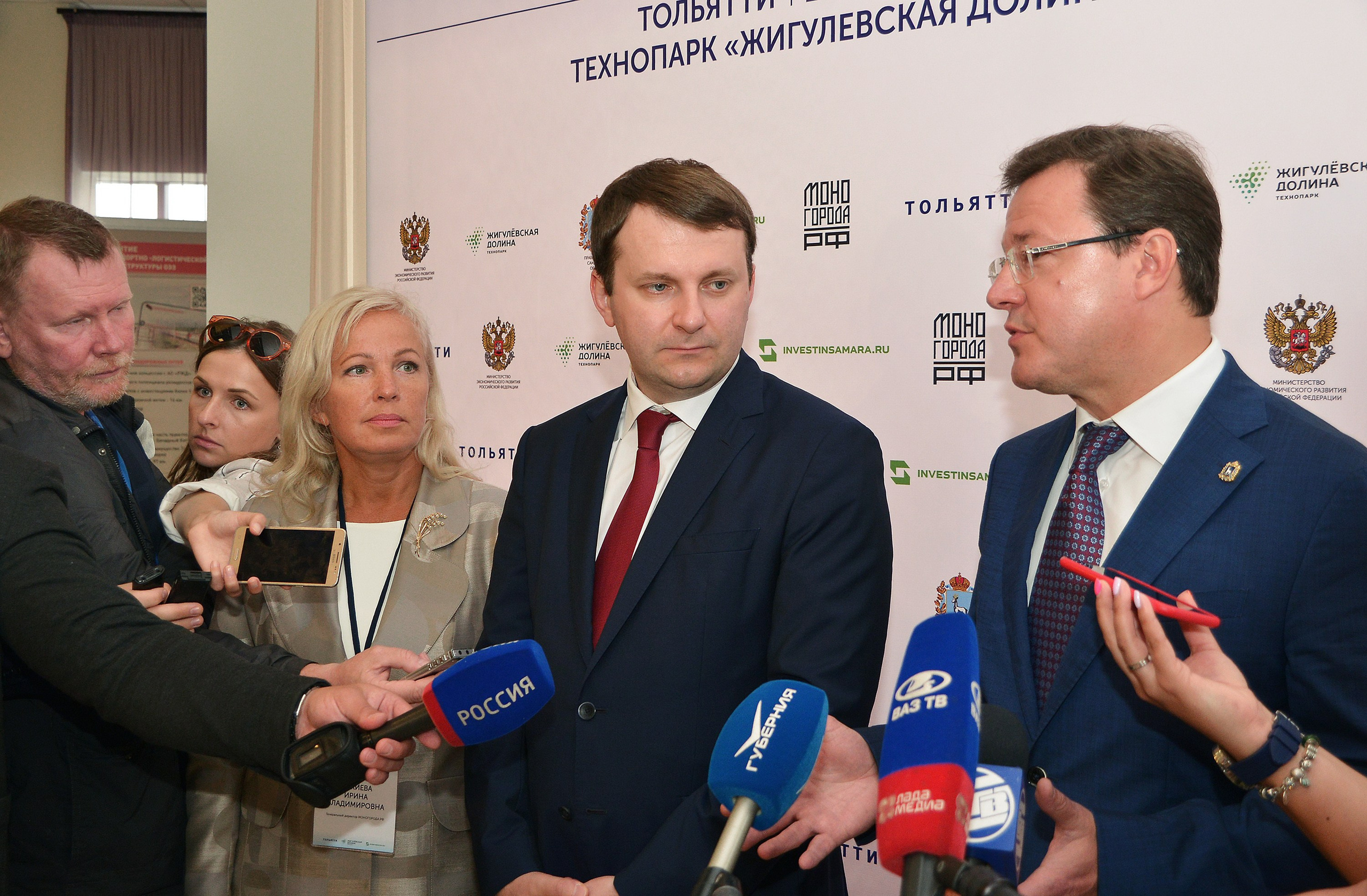 фотограф-репортажник на важном мероприятии