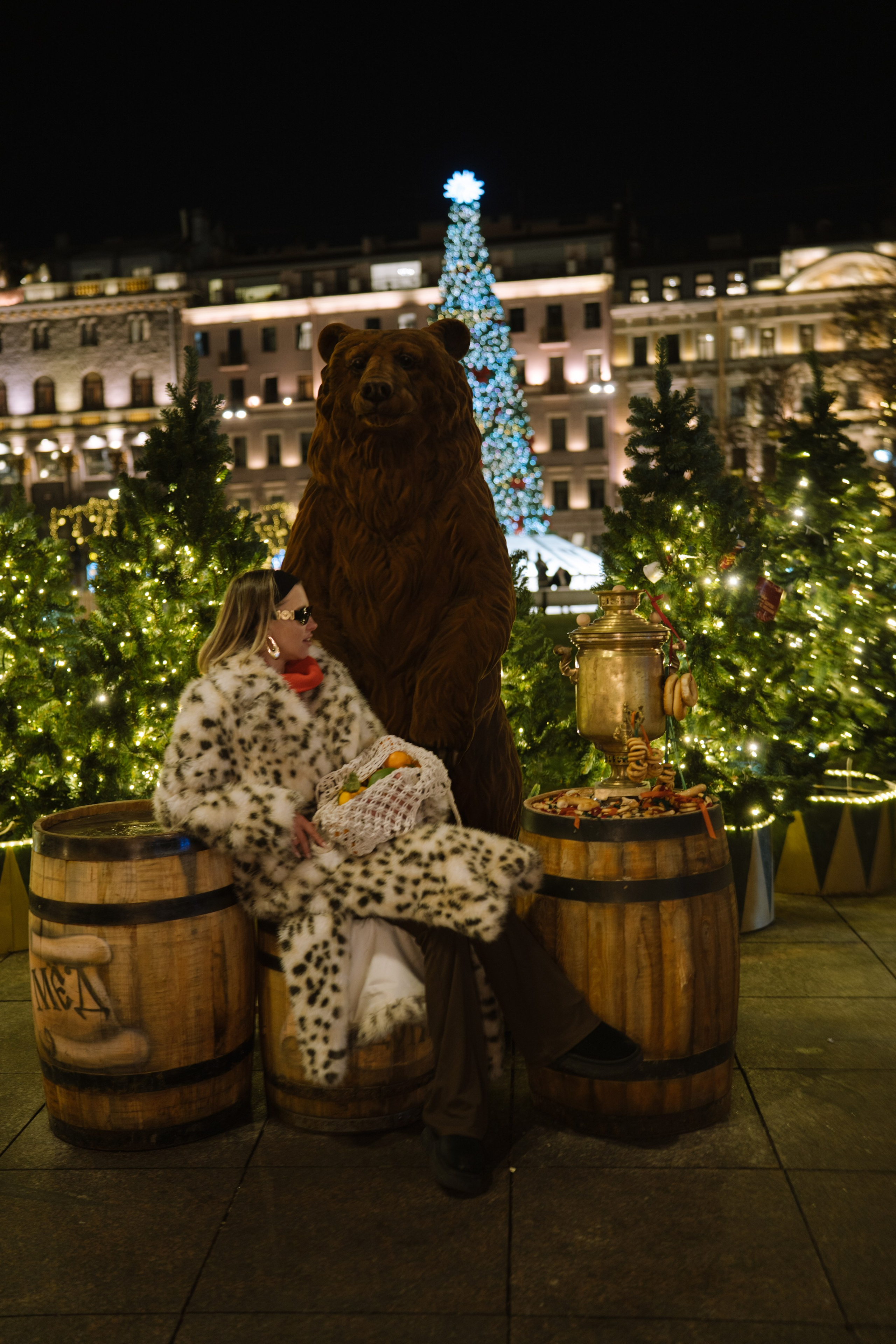 ПРОГУЛКА НА МАНЕЖНОЙ ПЛОЩАДИ ДЛЯ ДЕВУШКИ ПЕРЕД НОВЫМ ГОДОМ (НОВОГОДНЯЯ ФОТОСЕССИИЯ НА МАНЕЖНОЙ ПЛОЩАДИ). Профессиональный фотограф, Санкт-Петербург — Виктория Богомолова