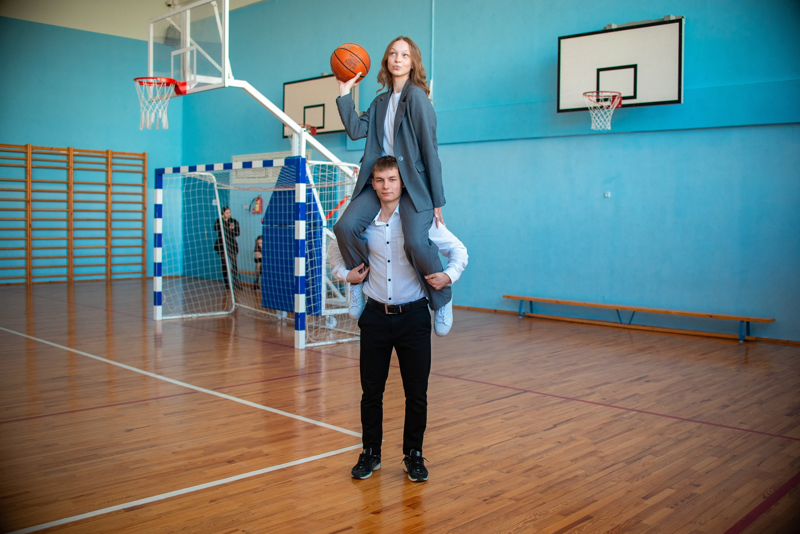 Выпускные альбомы 11 класс. Семейный фотограф на выписку из роддома и крещение Минск Настя Гришук