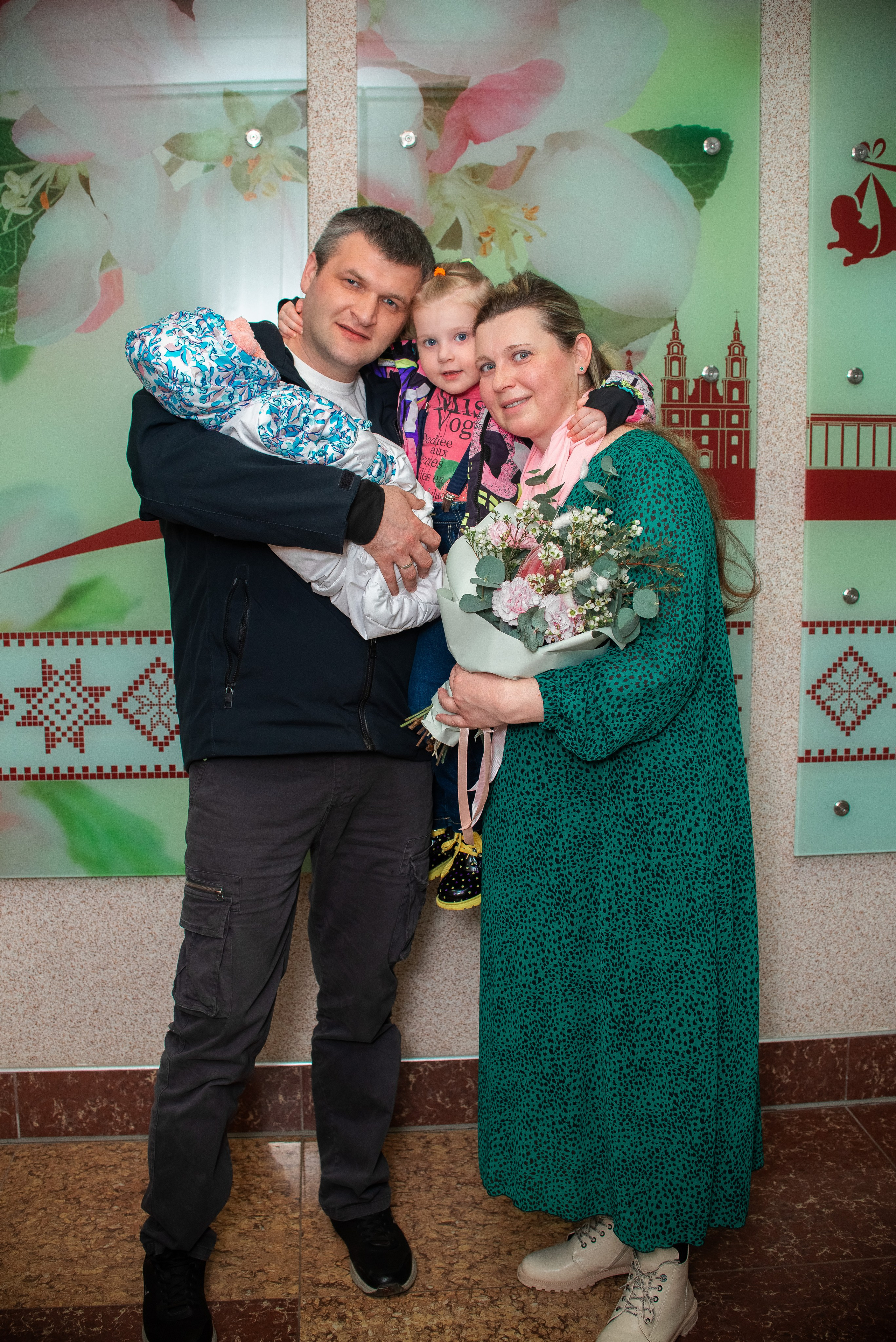 Выписка Мелании 5 РД. Семейный фотограф на выписку из роддома и крещение Минск Настя Гришук