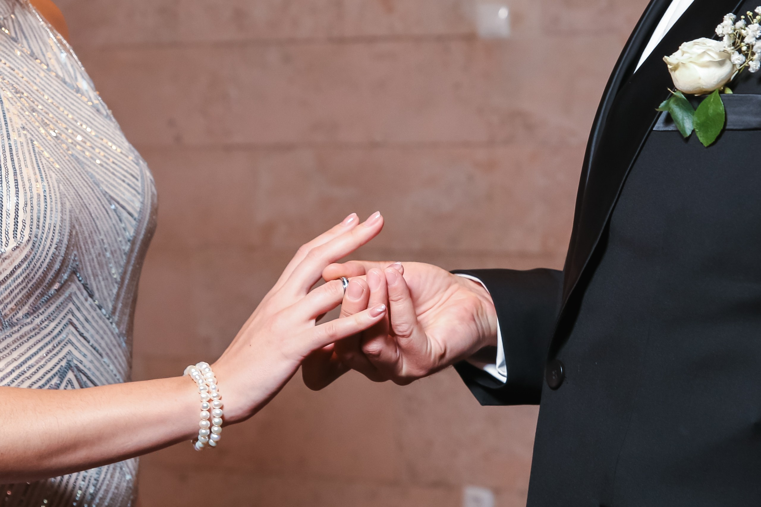 Ксения и Александр: поженились и погуляли в парке санатория Горная поляна. Событийный фотограф Максим Бескоровайновнов