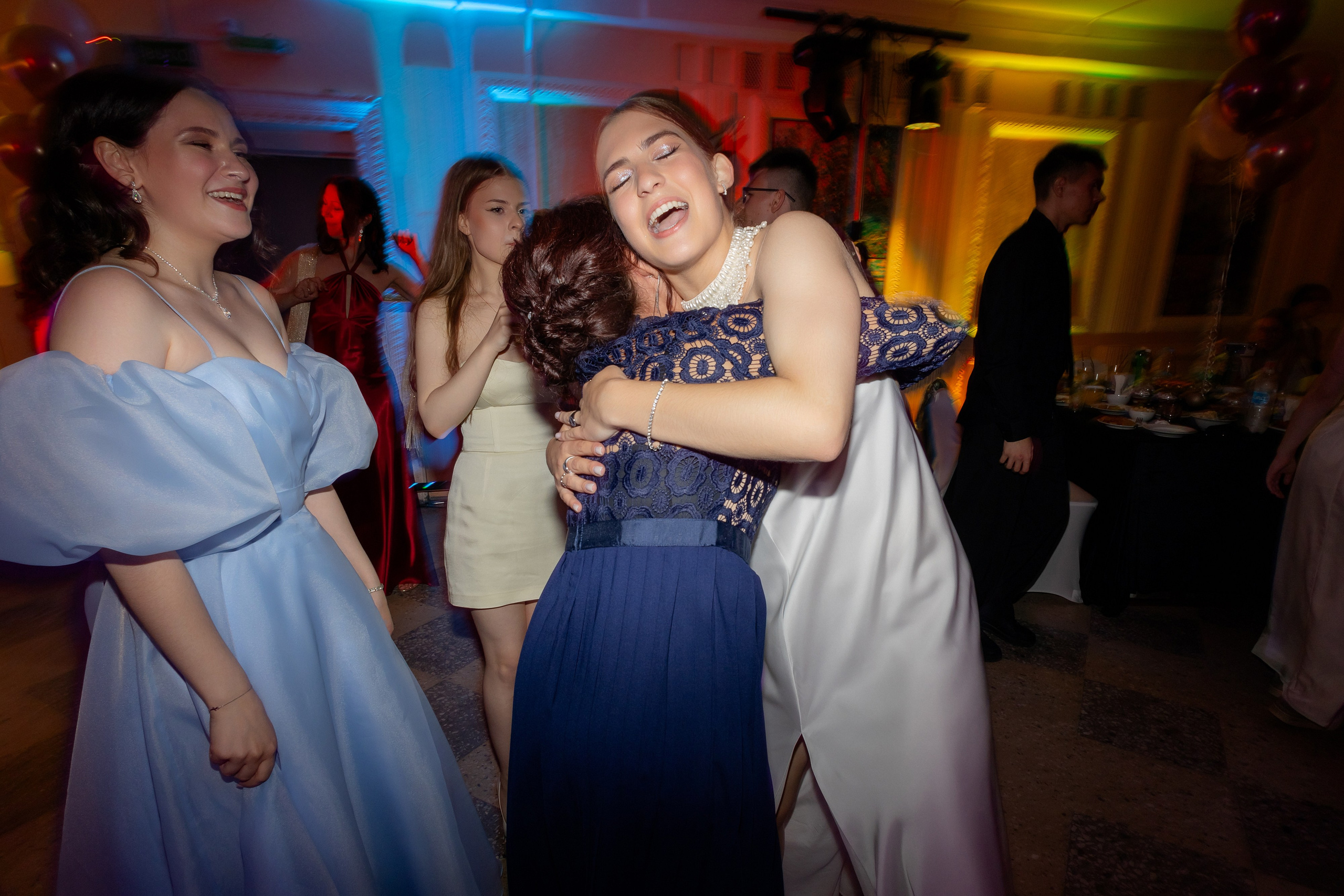 Школьный выпускной 2024 год в Соколе (Минск). Свадебный фотограф в Минске/Беларуси Сергей Спиридонов