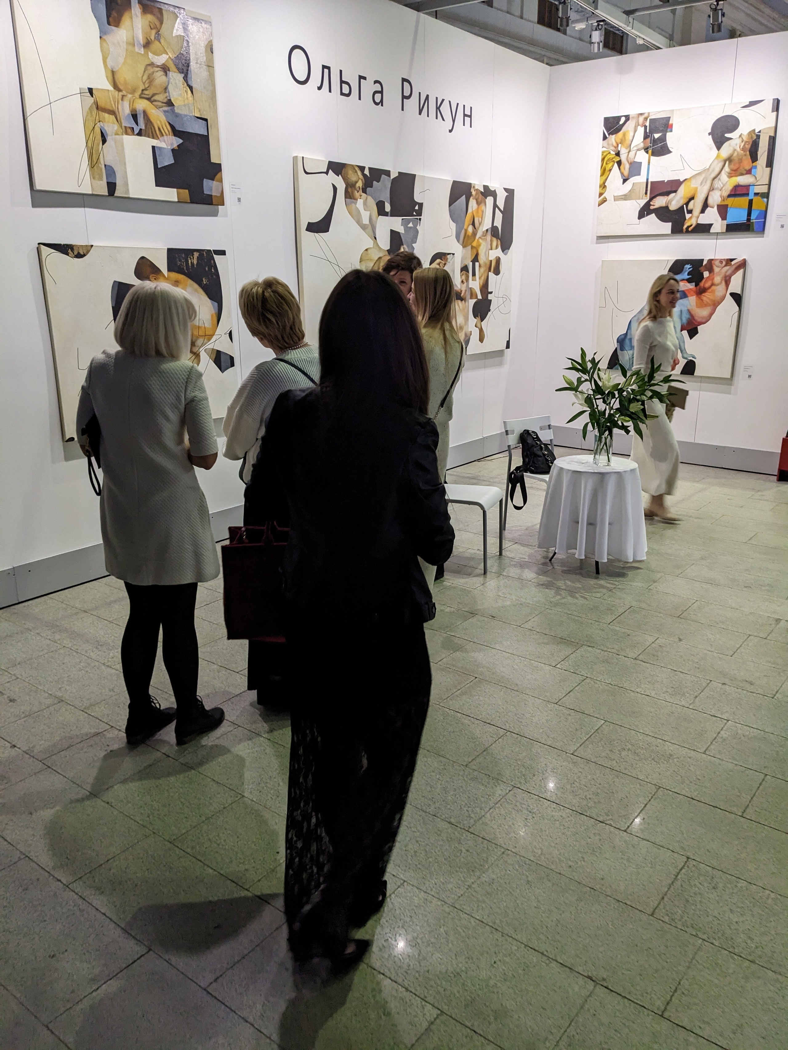 Фото. Художник-абстракционист Ольга Рикун. Москва