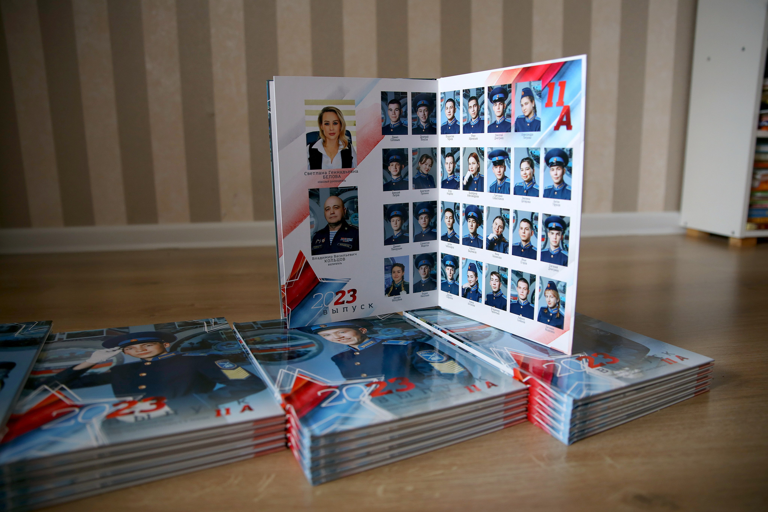 Альбом для старшей школы «Книга» с плотными страницами. Главная