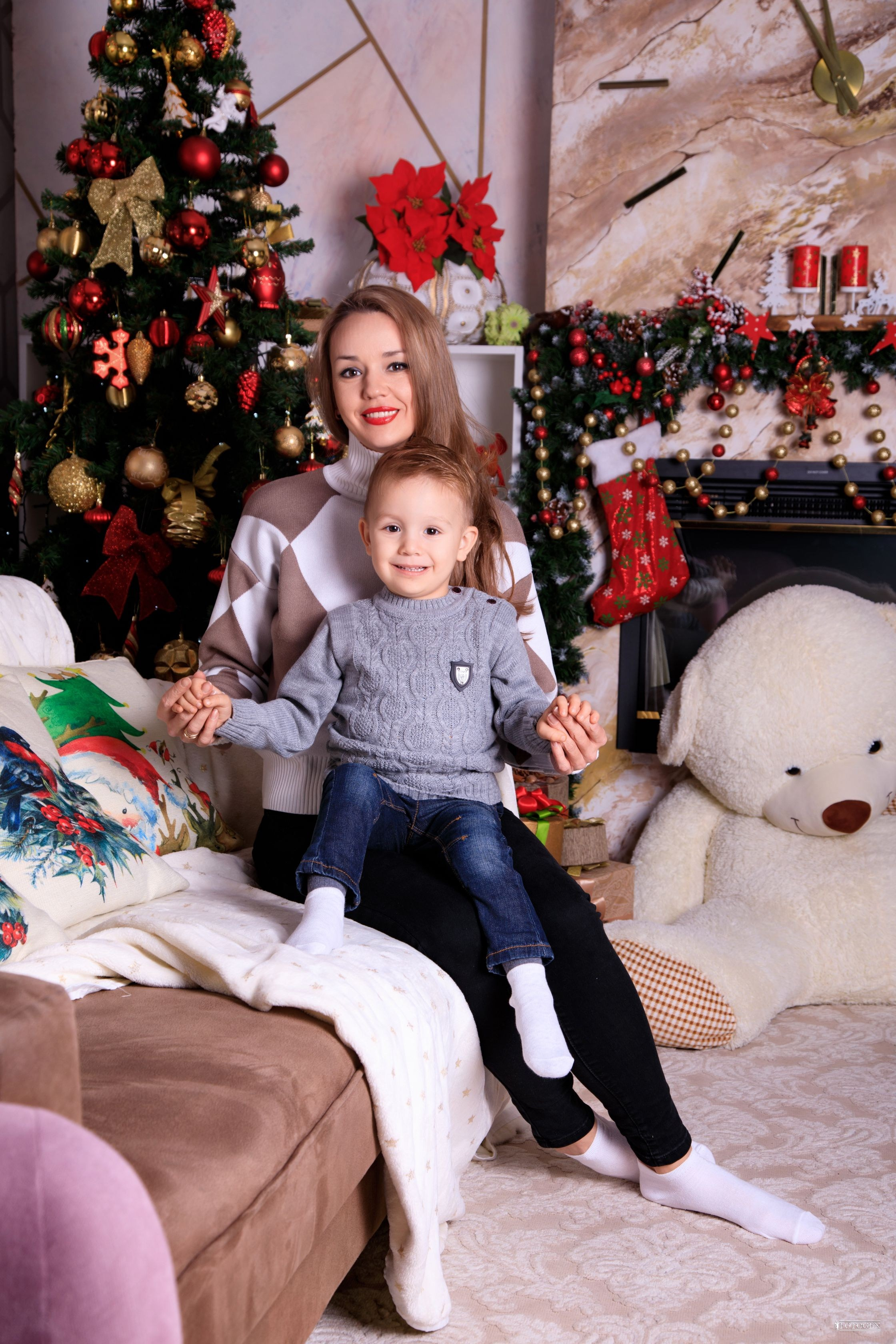 Семейная фотосессия: мама с детьми | Портфолио Fotogen. Интерьерная фотостудия FOTOGEN г. Краснодар