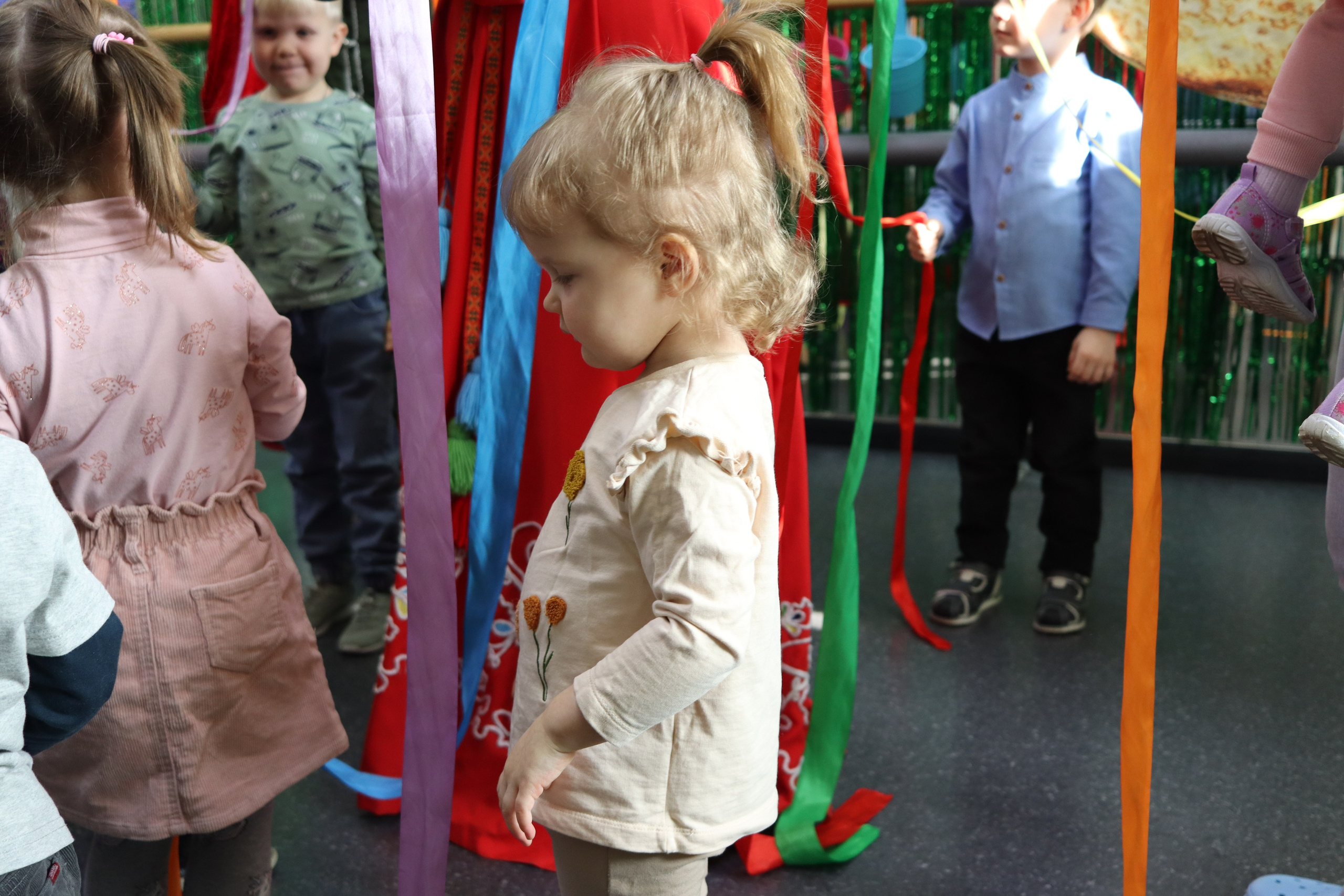 Масленица для малышей в «Зелёной груше». Репортажный фотограф в Москве и Зеленограде Karina-vozd