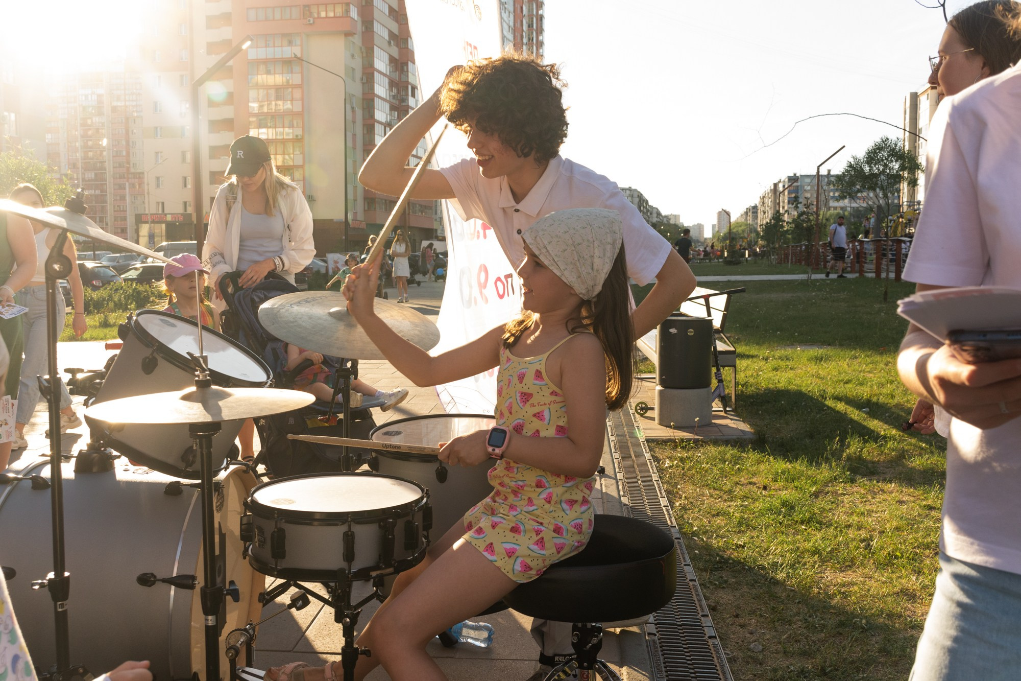 Фестиваль современного исполнительского искусства (Сквер Академ Риверсайд). Фотограф Максим Буряк