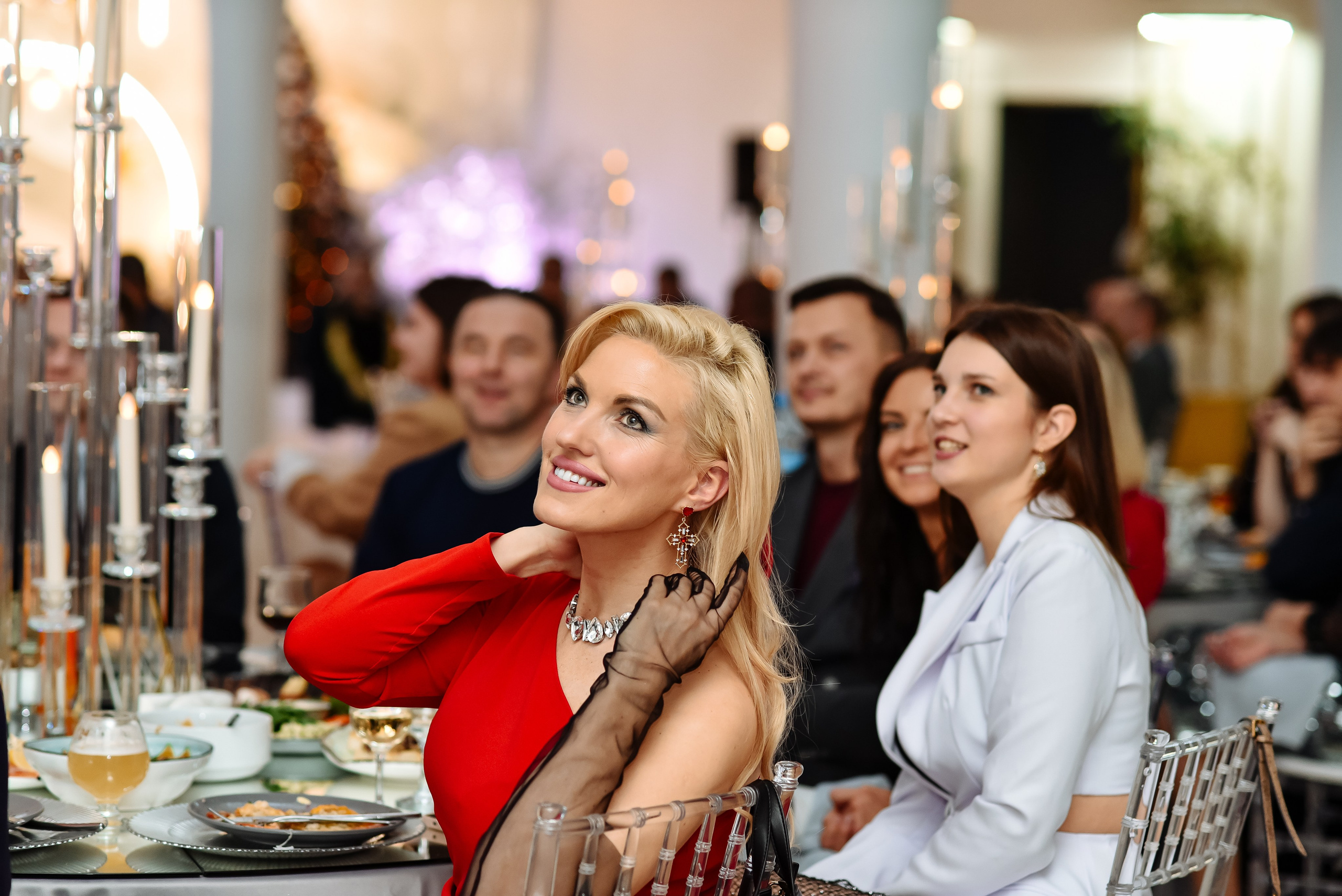 Новогодний корпоратив в ресторане Nebesa. Анастасия Петрович фотограф, фотокорреспондент в Москве и Санкт-Петербурге. Фотосъёмка репортажа, мероприятия, корпоративная съёмка, контент