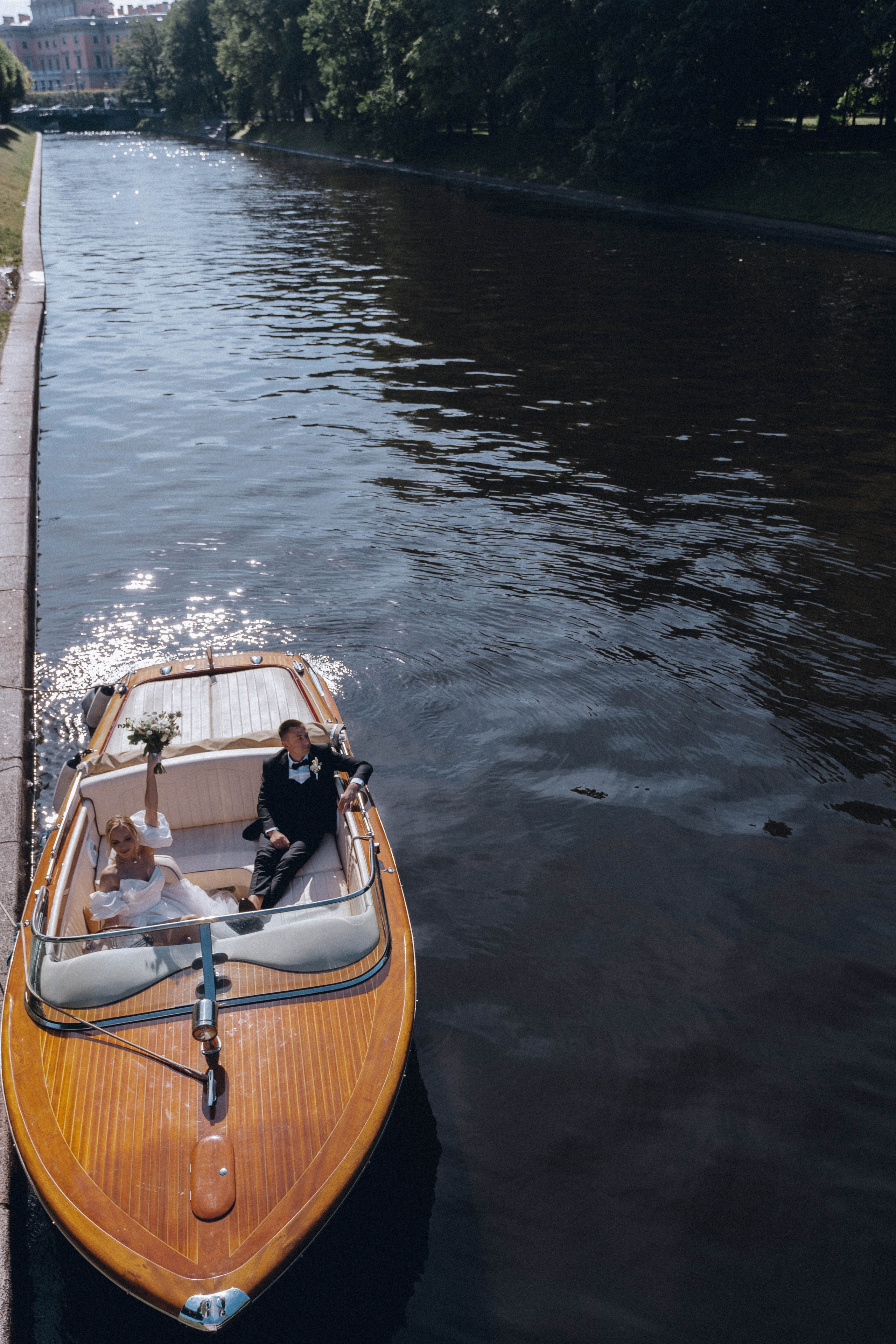 СВАДЕНБНАЯ СЬЕМКА НА КАТЕРЕ ПО КАНАЛАМ САНКТ-ПЕТЕРБУРГА И В АКВАТОРИИ НЕВЫ. Профессиональный фотограф, Санкт-Петербург — Виктория Богомолова