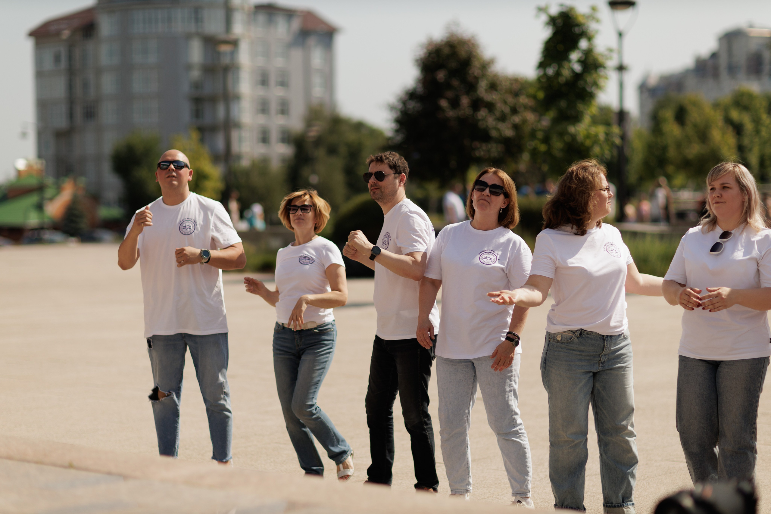 Репортажные фото съёмки клипа от родителей выпускникам. Свадебный фотограф в Воронеже Александр Работкин