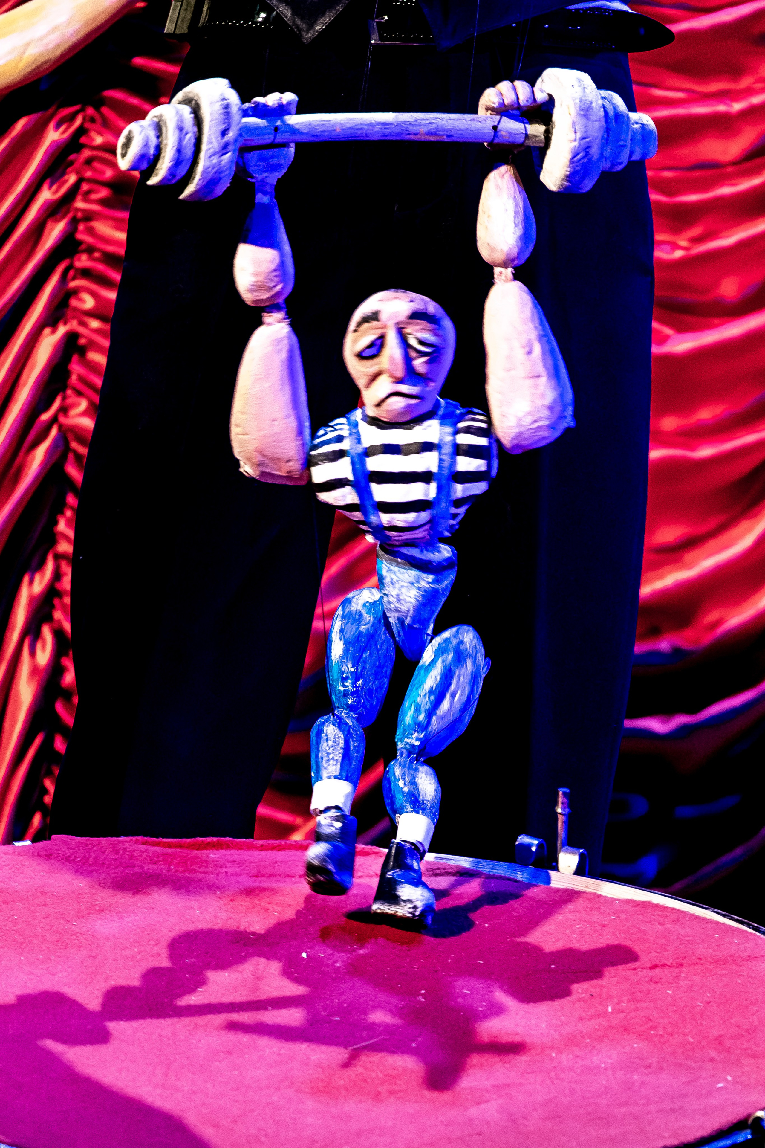 Цирк из Саквояжа спектакль театра САКВОЯЖ. Фотограф в Сочи Юрий Шептаев