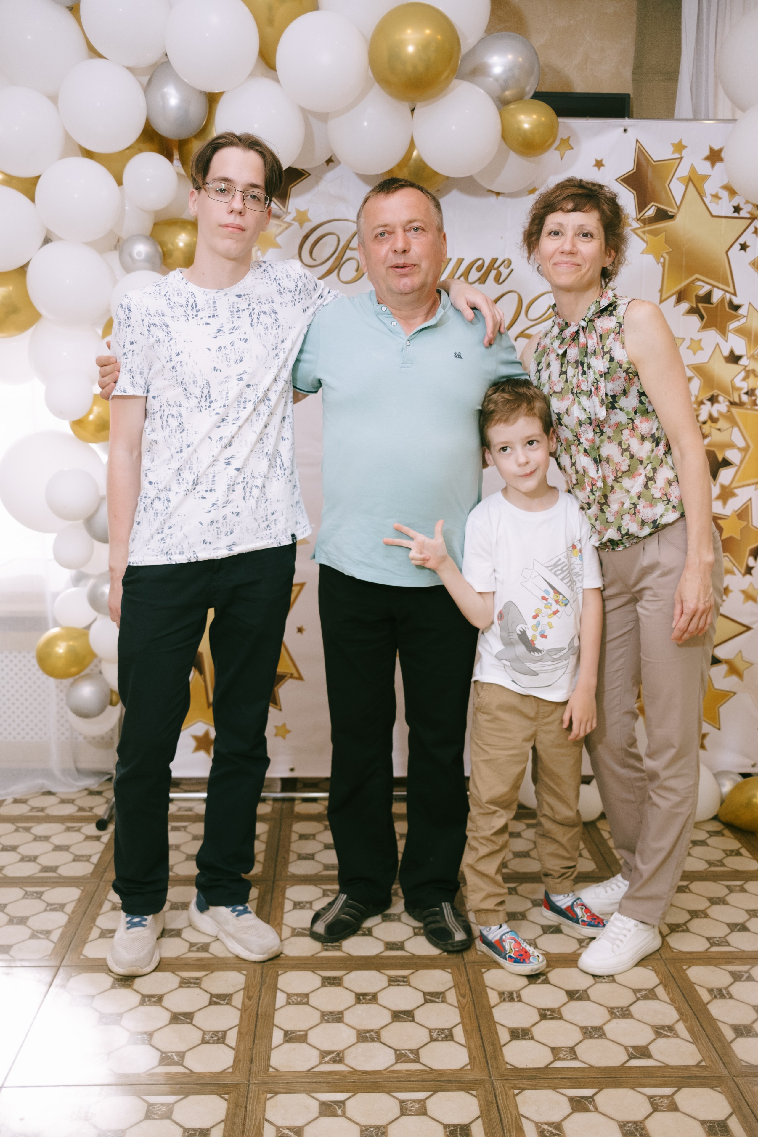 Выпускной школа 33. Свадебный и репортажной фотограф Денис Ожигин в Краснодаре и Краснодарском крае