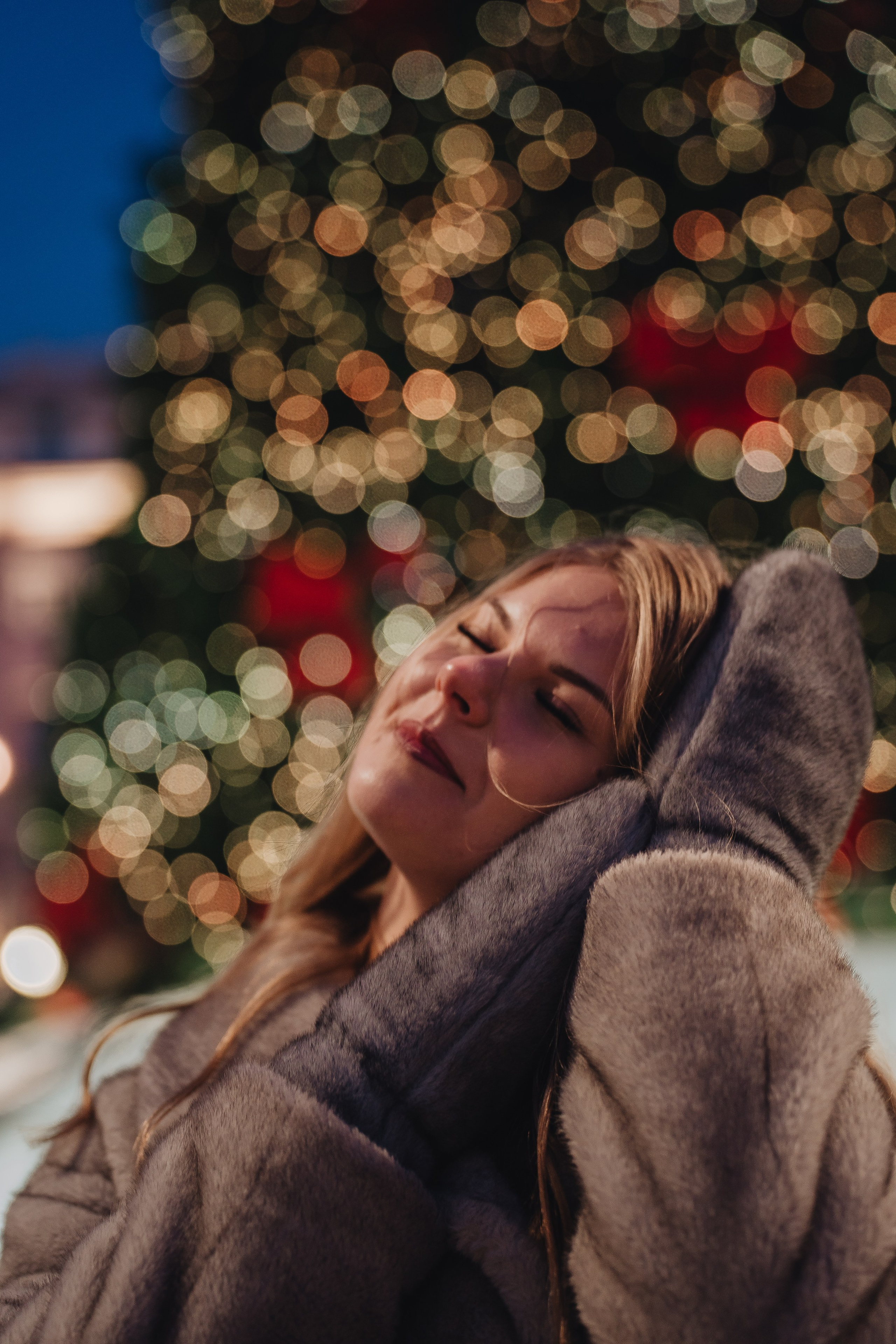 ПРОГУЛКА НА МАНЕЖНОЙ ПЛОЩАДИ ДЛЯ ДЕВУШКИ ПЕРЕД НОВЫМ ГОДОМ (НОВОГОДНЯЯ ФОТОСЕССИИЯ НА МАНЕЖНОЙ ПЛОЩАДИ). Профессиональный фотограф, Санкт-Петербург — Виктория Богомолова