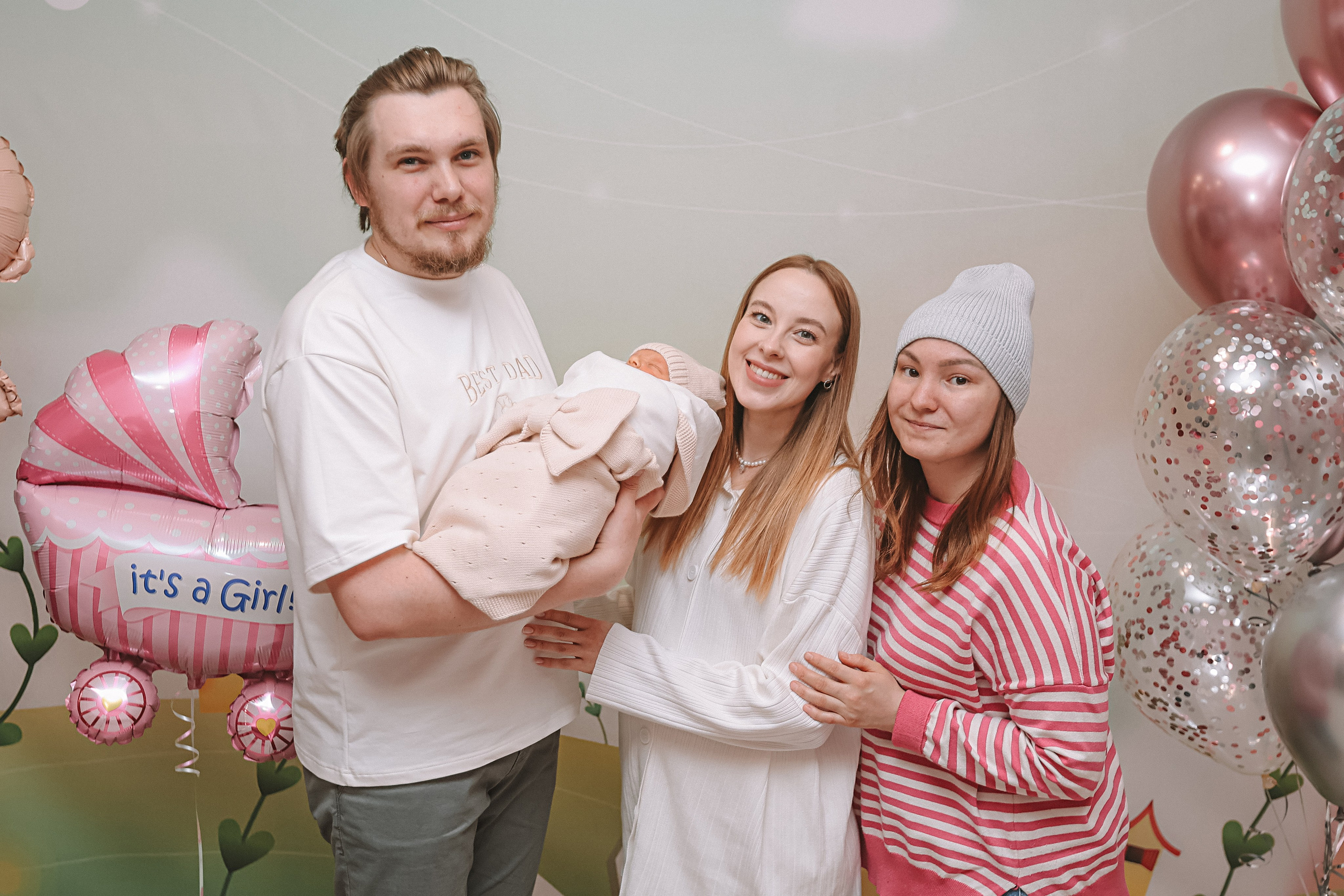 Выписка палата+внизу ПЦЭ. Семейный фотограф Тюмень, фотограф на роды Салмина Мария