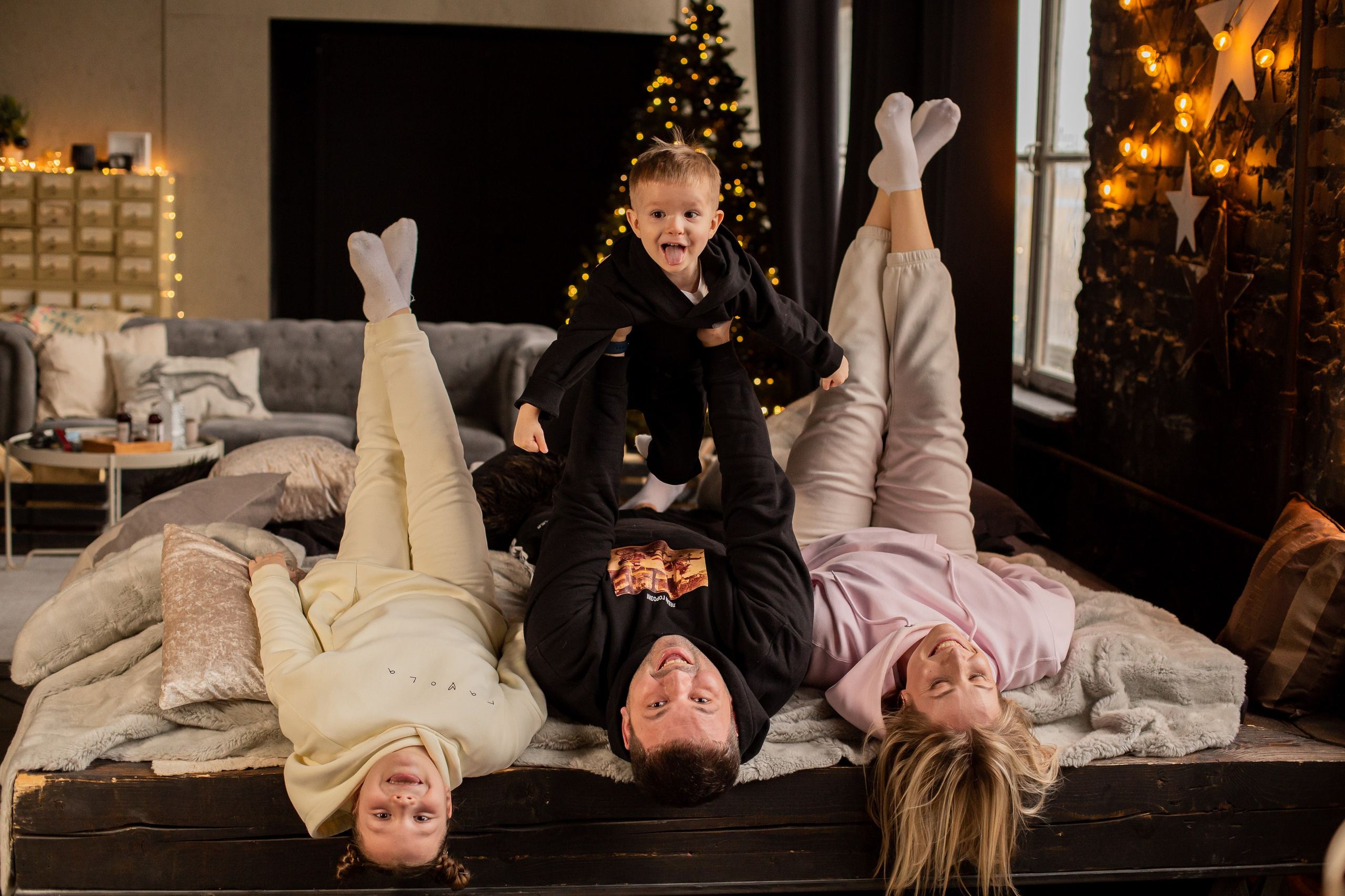 Family New Year Shooting. Fotograf u Crnoj Gori-porodično fotografisanje sa djecom, lovestory, nekretnine