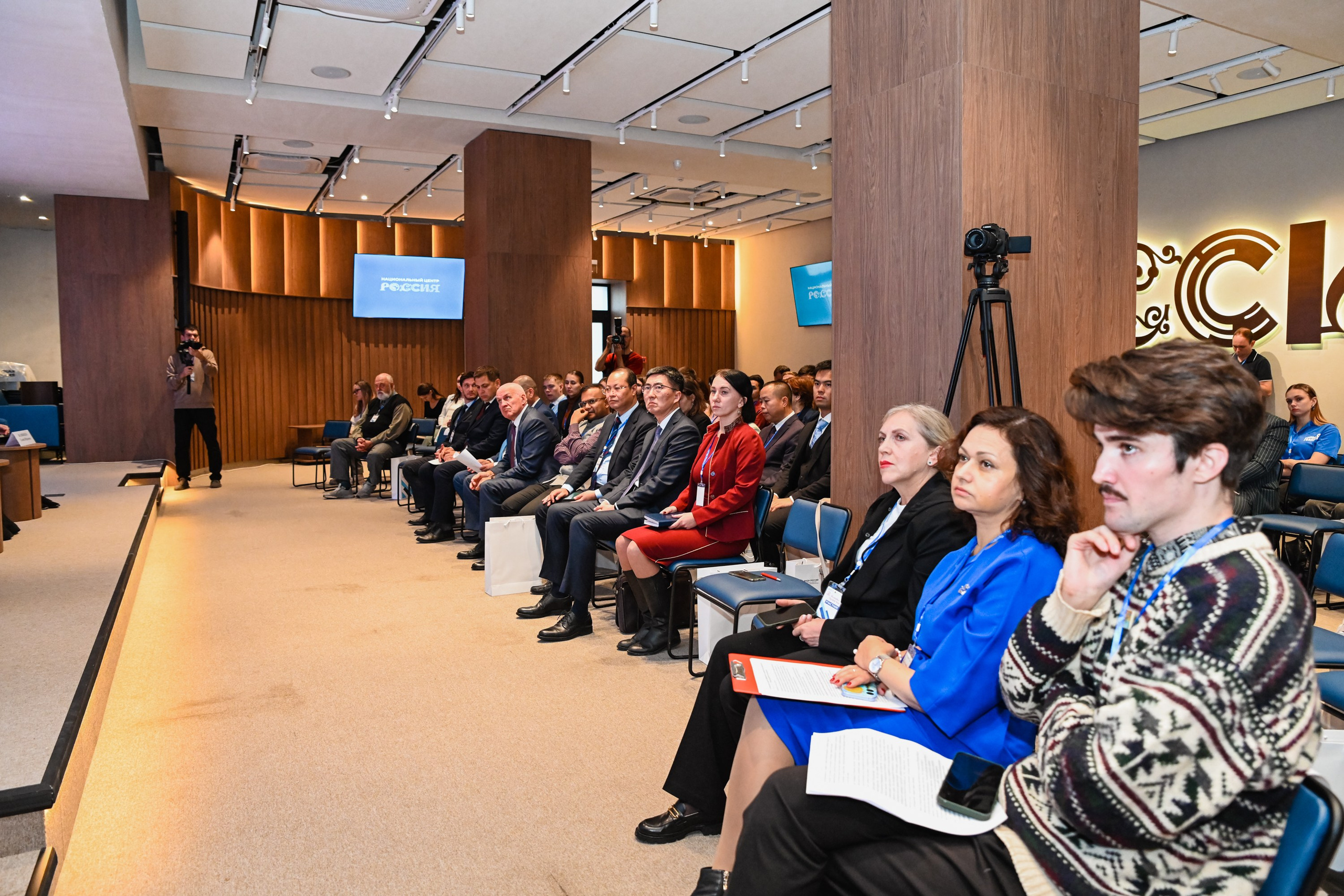 Репортажная деловая фотосъемка конференций, форумов, фестивалей