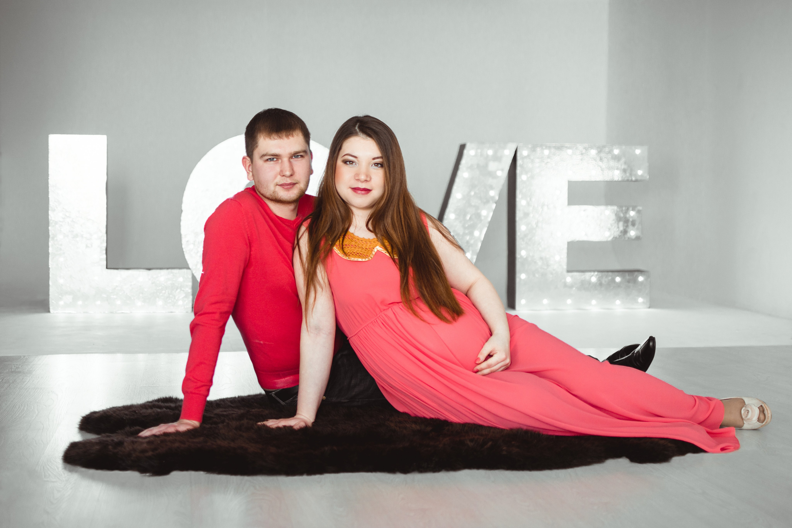 Дарья с мужем в ожидании чуда. Портретный креативный творческий фотограф в Казани Михаил Бушенев
