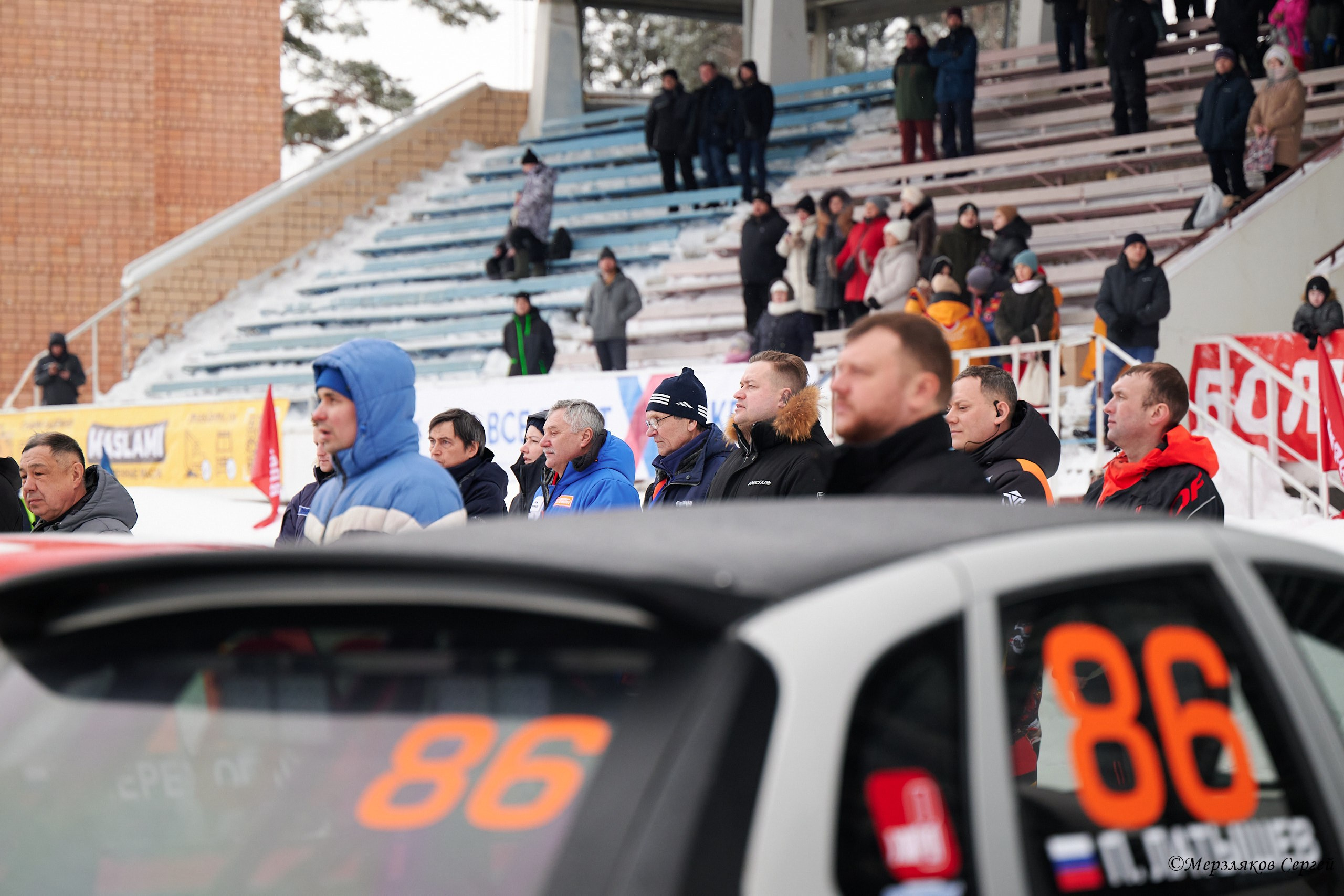 Трековые автогонки на льду Чемпионат России. Спортивный репортажный фотограф в Ижевске Сергей Мерзляков