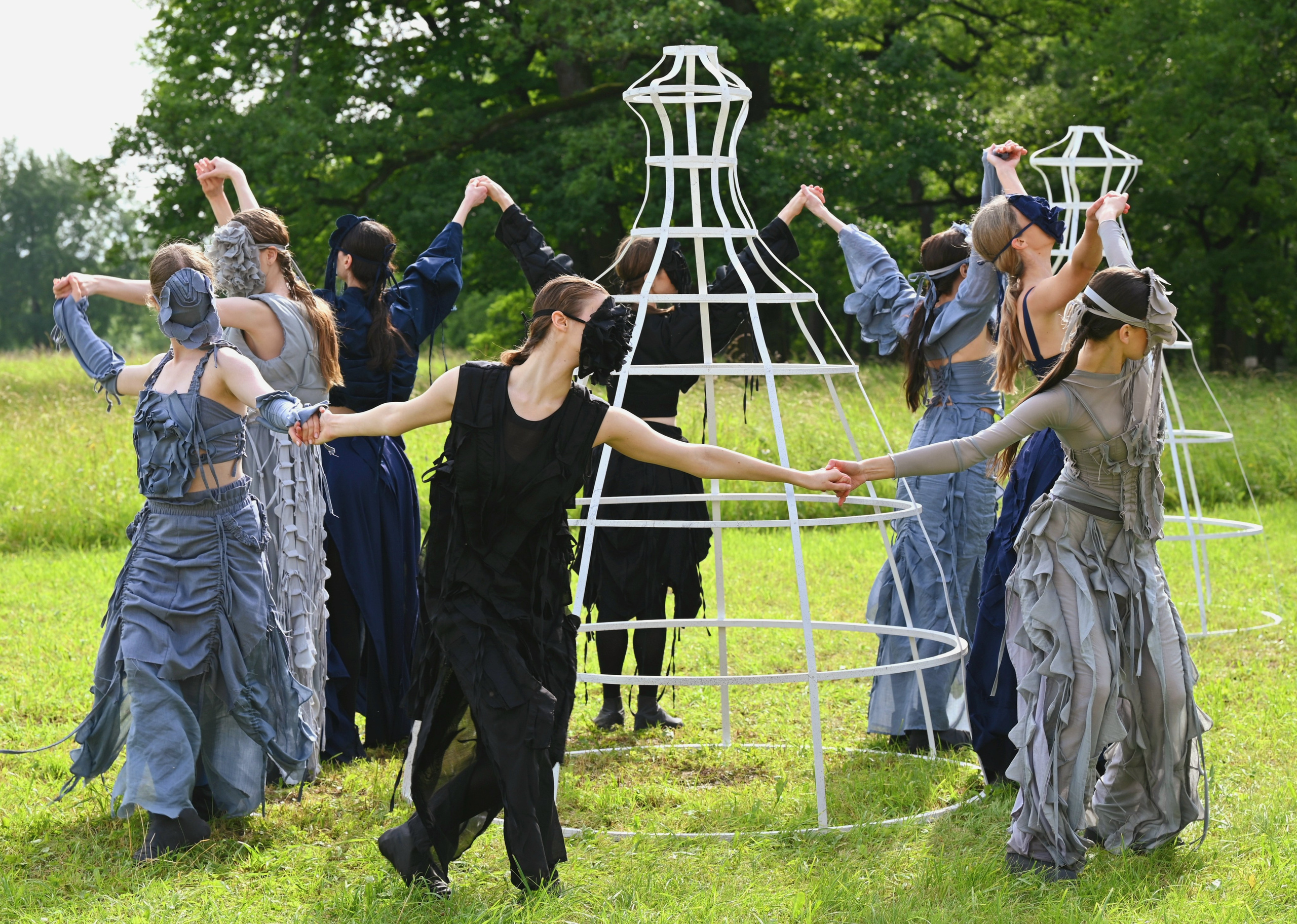 ART | FASHION | PODIUMS |SHOW