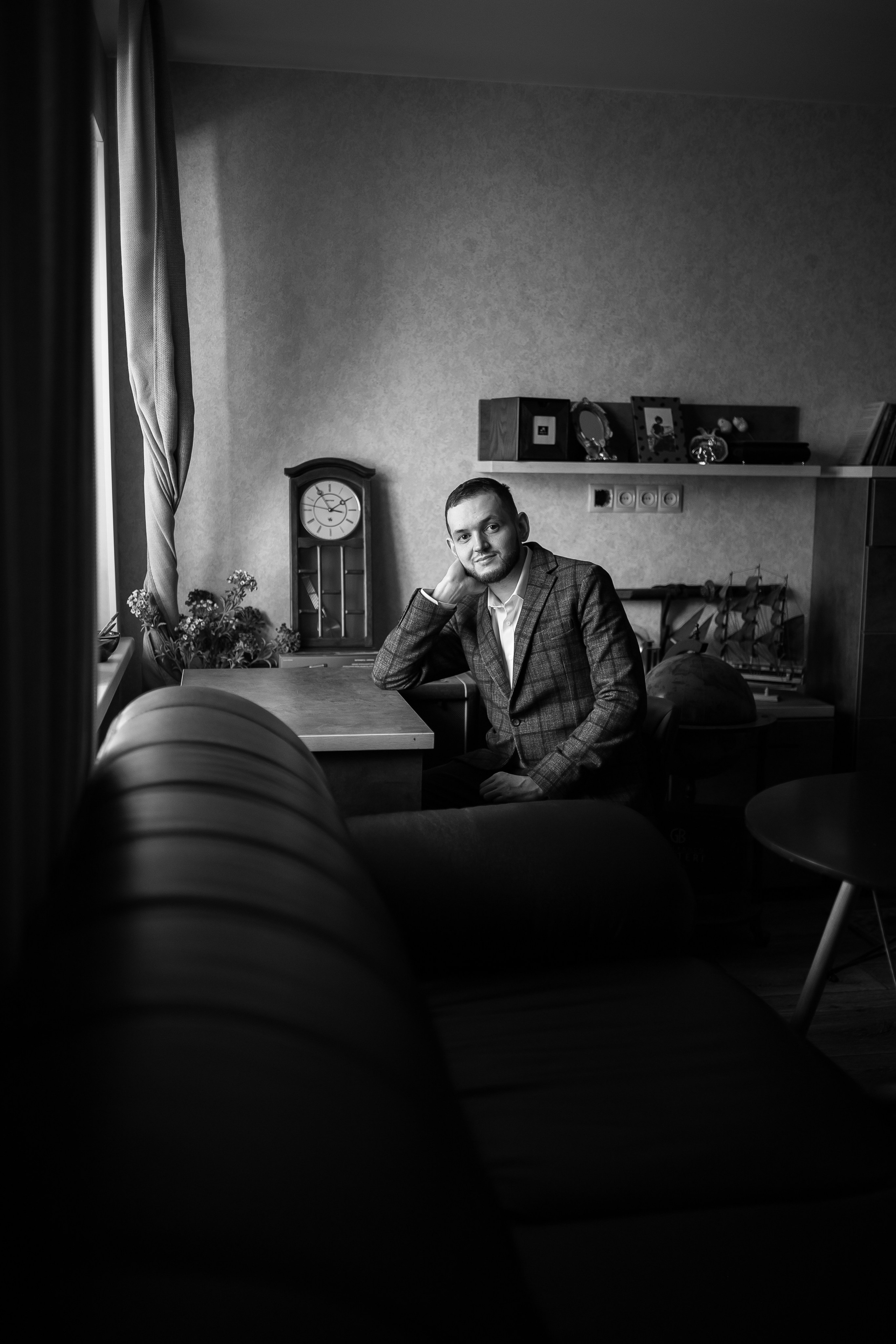 Свадьба Полины и Сергея (сборы жениха). Портретный фотограф Юлия Красноперова в Барнауле/Заринске