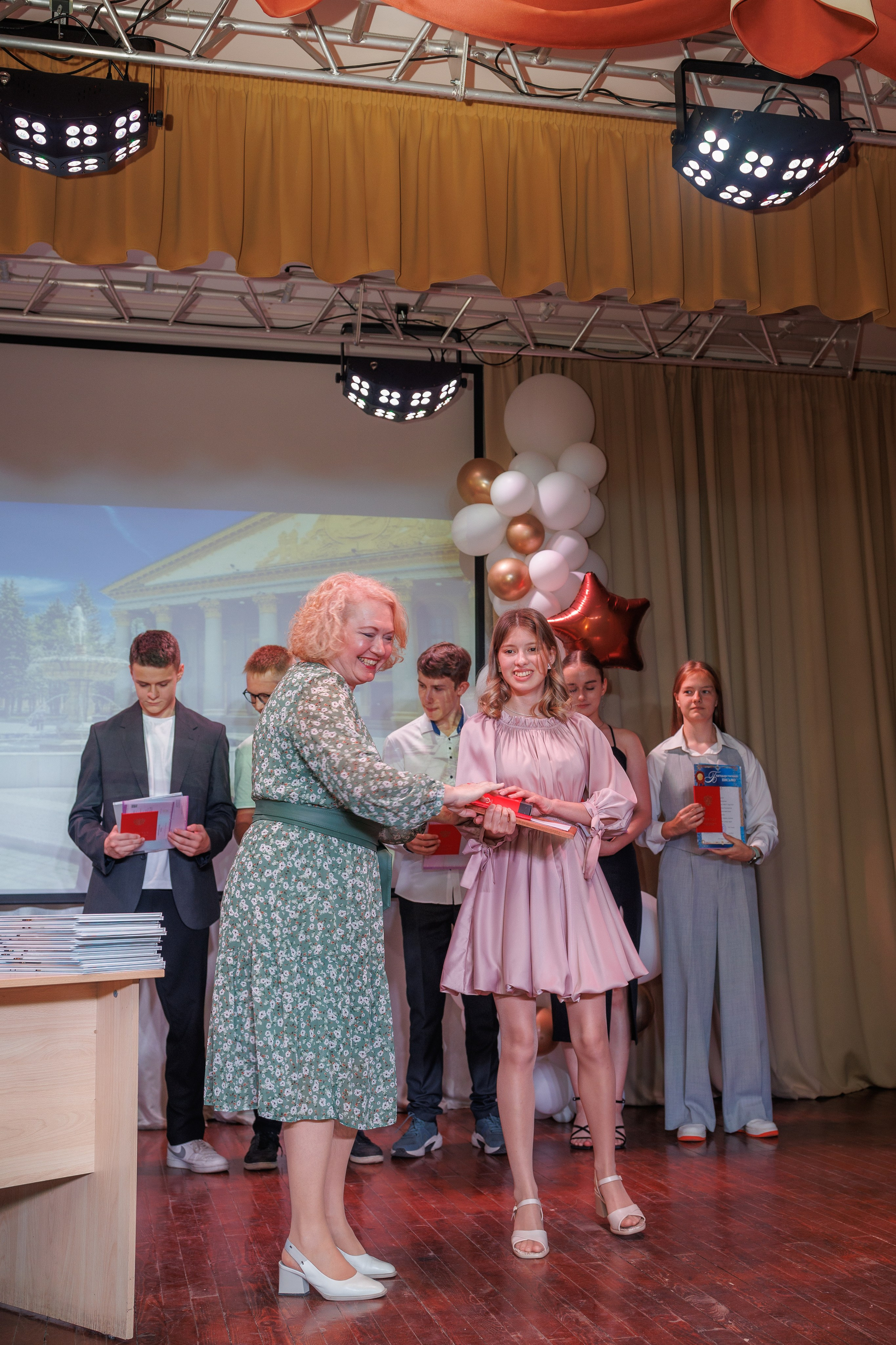 Вручение аттестатов. Свадебный и семейный фотограф в Новосибирске Ирина Дорошкова