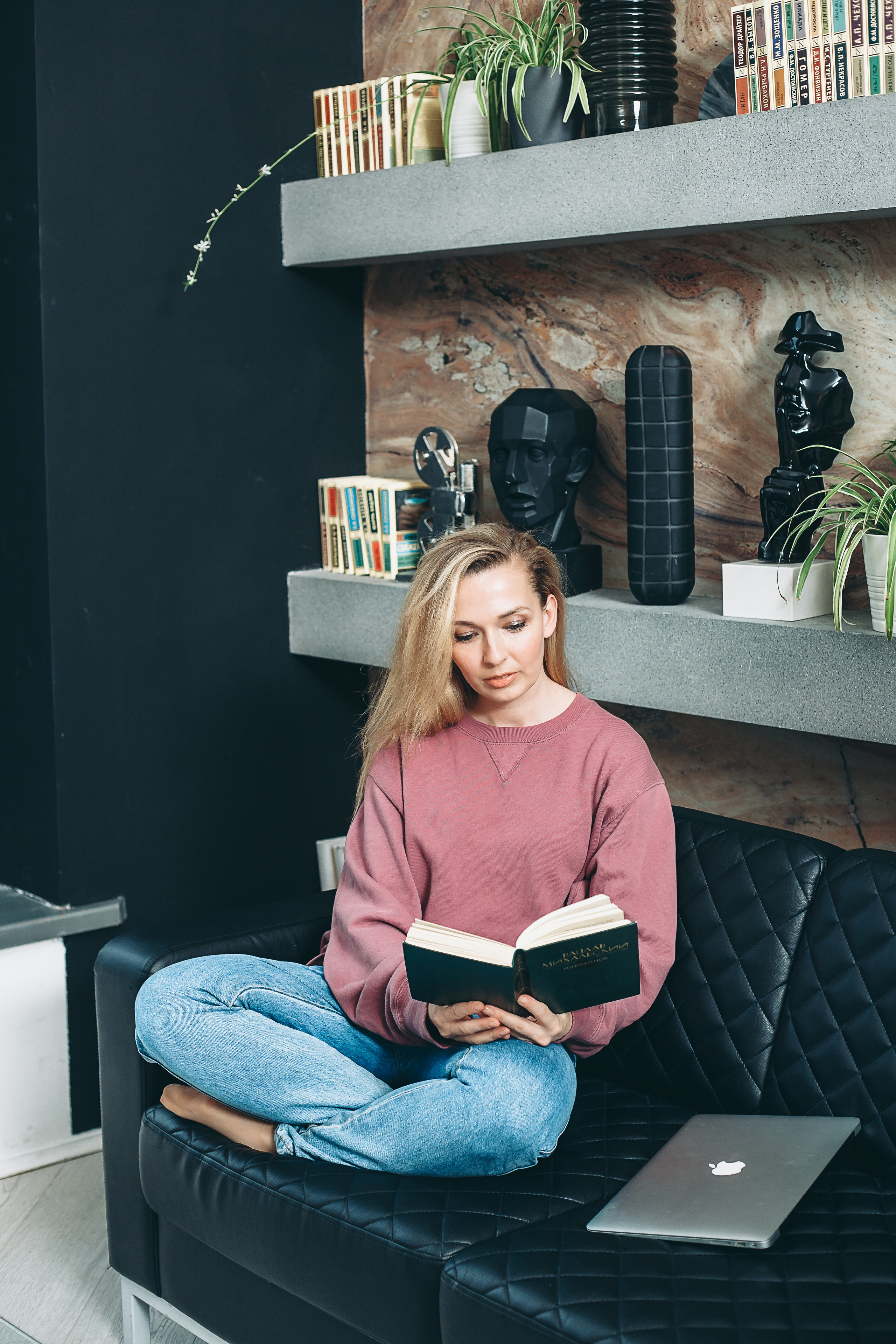 фотосессия в студии, фотограф, Москва, Катерина Сысуева, Рина Сысуева, Екатерина Сысуева, женский фотограф, Москва, фотографы женского портрета, лучшие женские фотографы, позы для фотосессии для девушек, фотосессия девушки, фотосессия для женщины, фотосессия для психотерапевта, Фотосессия Лоры, фотосессия астролога-психотерапевта, фотосессия для эксперта, контент для соцсетей, бренд-фотограф Москва.