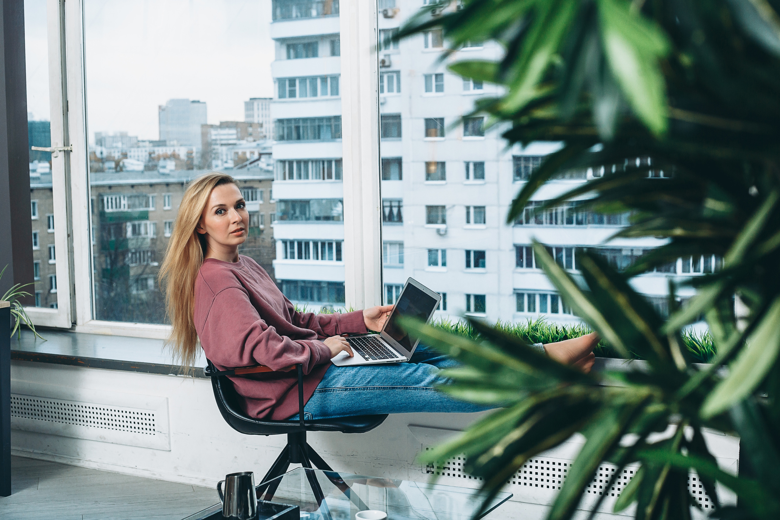 фотосессия в студии, фотограф, Москва, Катерина Сысуева, Рина Сысуева, Екатерина Сысуева, женский фотограф, Москва, фотографы женского портрета, лучшие женские фотографы, позы для фотосессии для девушек, фотосессия девушки, фотосессия для женщины, фотосессия для психотерапевта, Фотосессия Лоры, фотосессия астролога-психотерапевта, фотосессия для эксперта, контент для соцсетей, бренд-фотограф Москва.