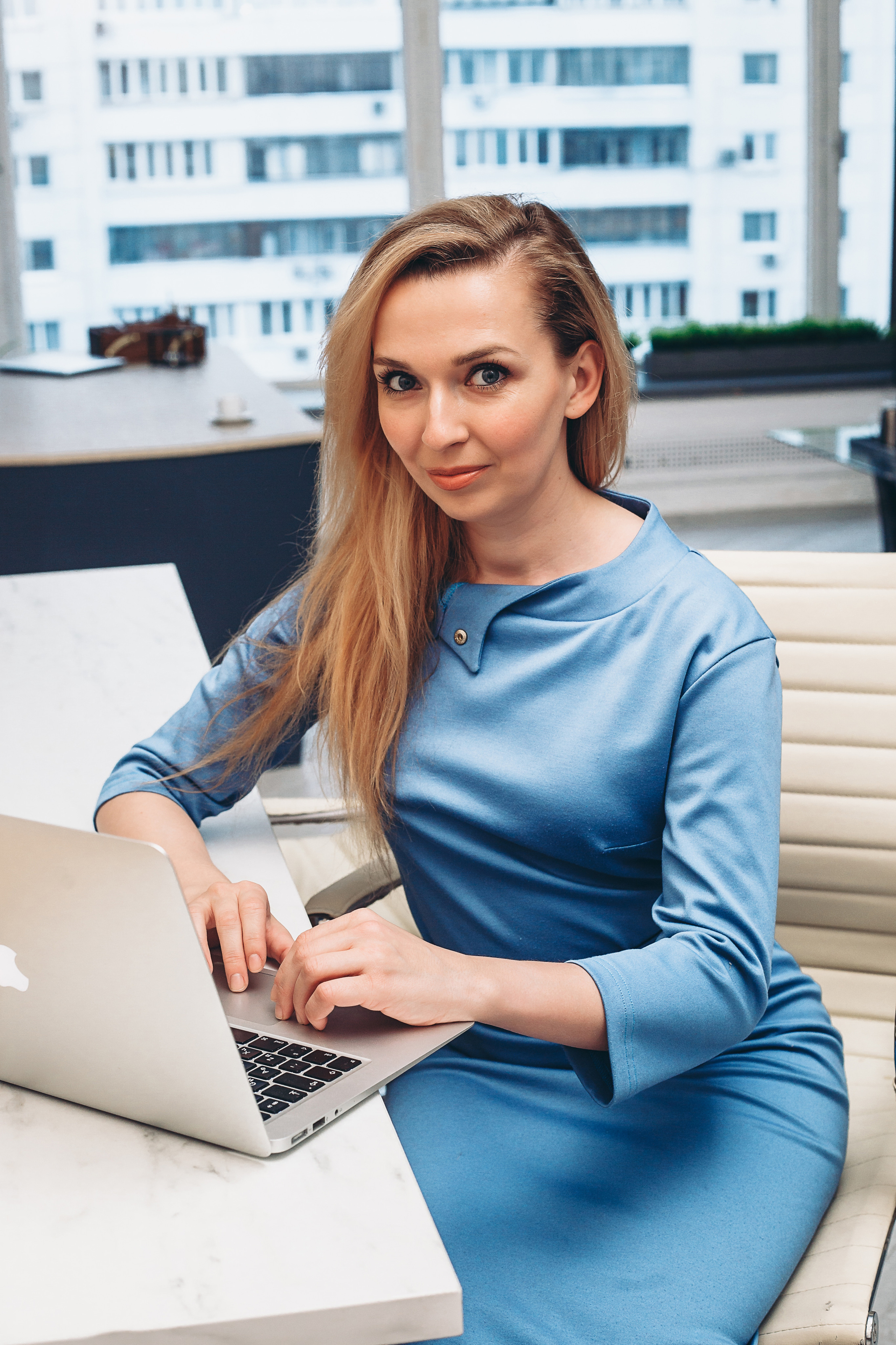 фотосессия в студии, фотограф, Москва, Катерина Сысуева, Рина Сысуева, Екатерина Сысуева, женский фотограф, Москва, фотографы женского портрета, лучшие женские фотографы, позы для фотосессии для девушек, фотосессия девушки, фотосессия для женщины, фотосессия для психотерапевта, Фотосессия Лоры, фотосессия астролога-психотерапевта, фотосессия для эксперта, контент для соцсетей, бренд-фотограф Москва.