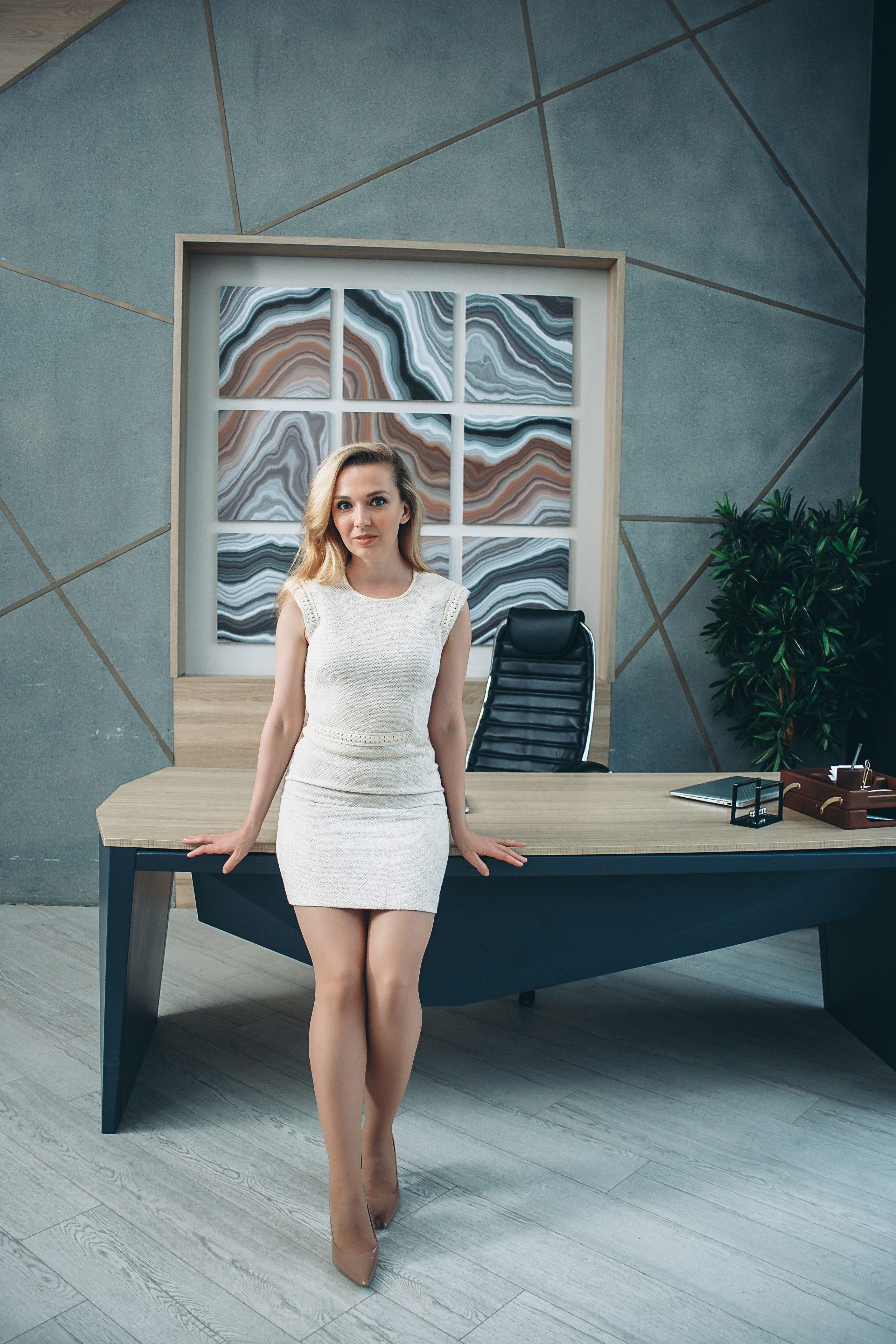 фотосессия в студии, фотограф, Москва, Катерина Сысуева, Рина Сысуева, Екатерина Сысуева, женский фотограф, Москва, фотографы женского портрета, лучшие женские фотографы, позы для фотосессии для девушек, фотосессия девушки, фотосессия для женщины, фотосессия для психотерапевта, Фотосессия Лоры, фотосессия астролога-психотерапевта, фотосессия для эксперта, контент для соцсетей, бренд-фотограф Москва.