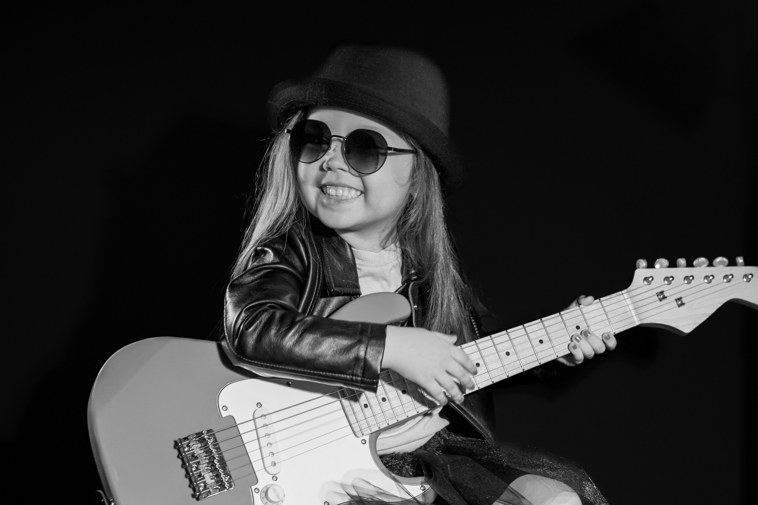 Фотопроект «Музыкальная лаборатория». Надежда Рыжова, портретная и контент-съемка в Челябинске