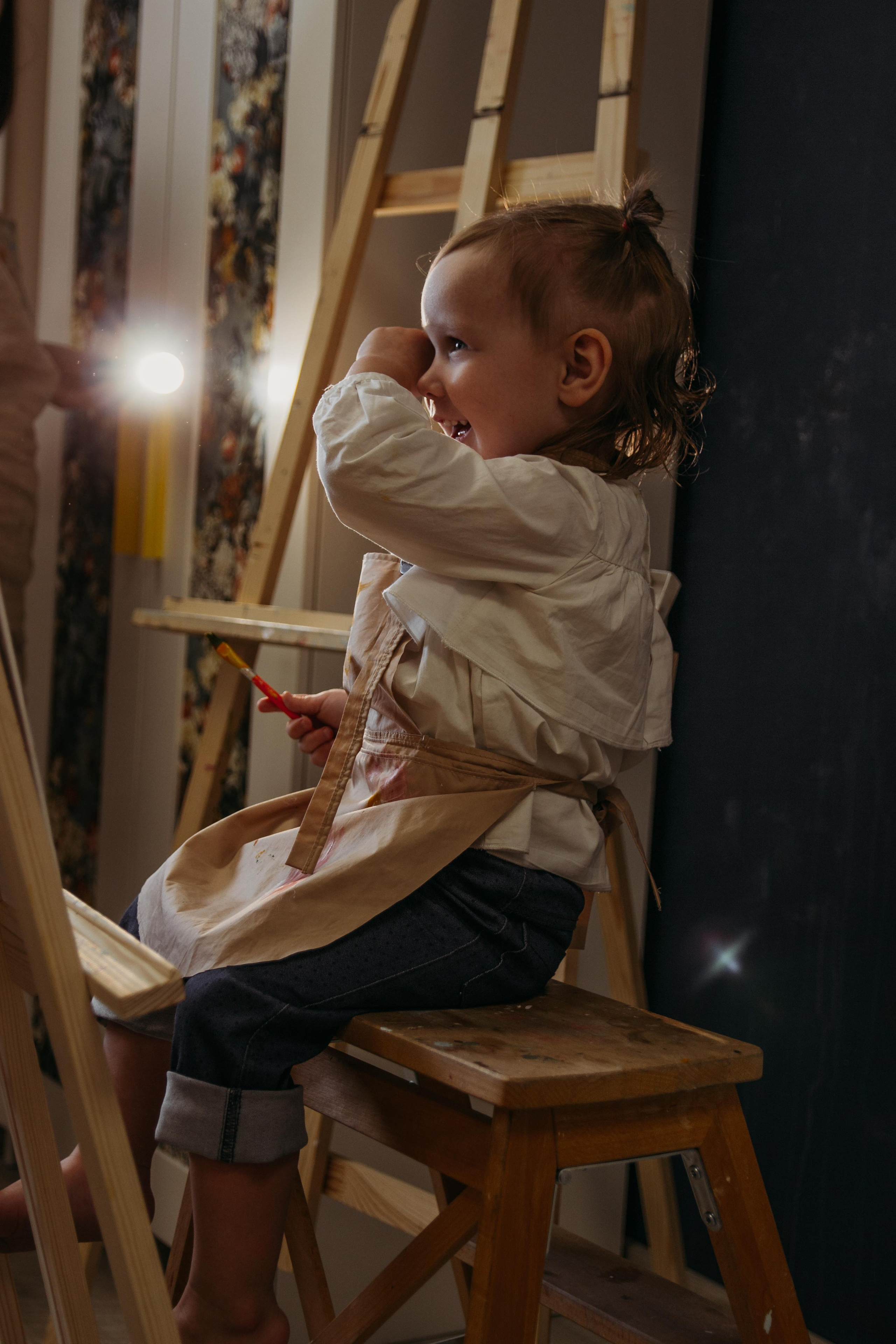 Фотосессия юной художницы. Венера Гайн. Репортажный фотограф  Тюмень. Обучение фотографии с 0