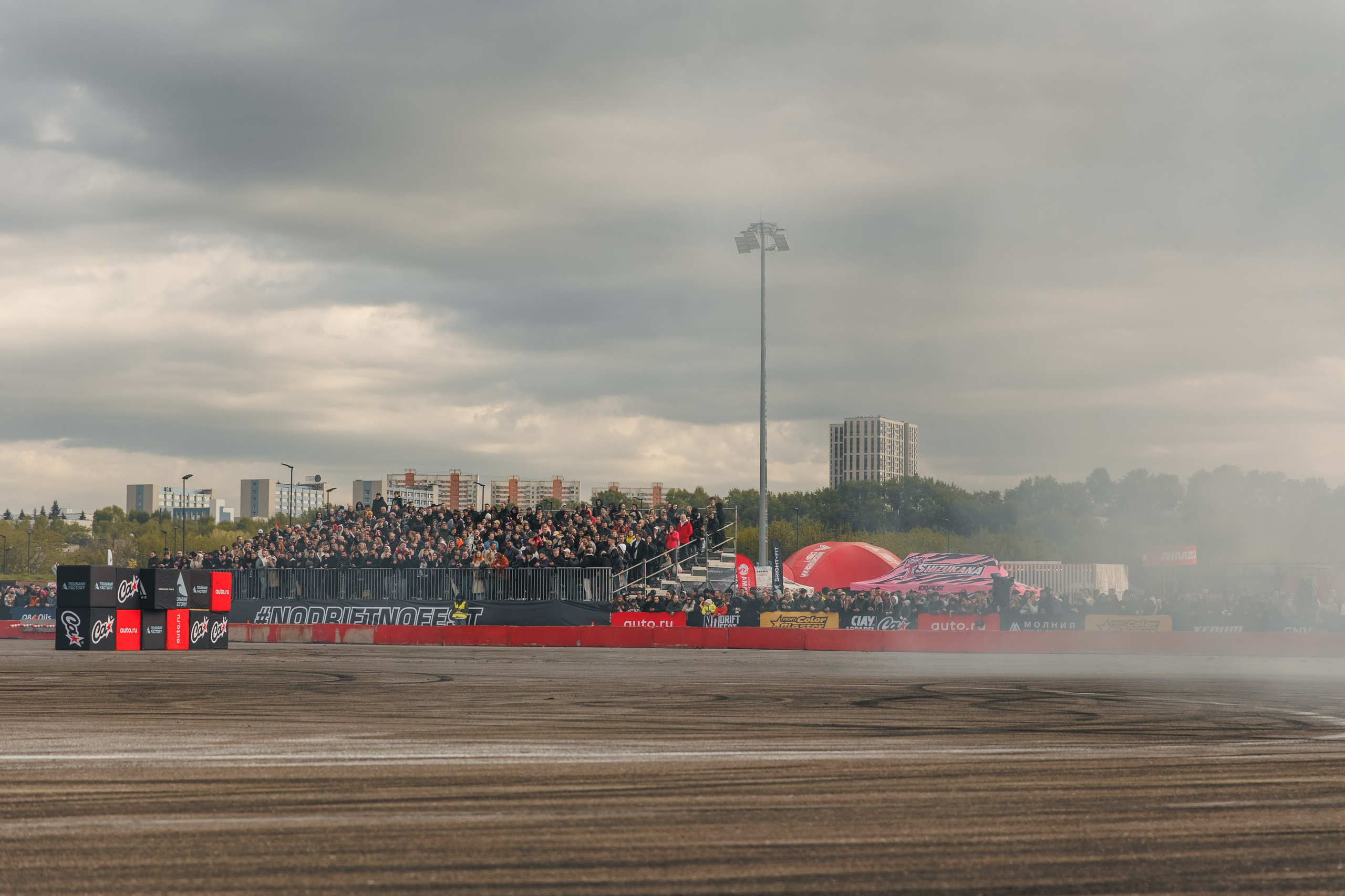 Выставка и дрифт машин. Репортажный фотограф. Москва. Алина Ланская