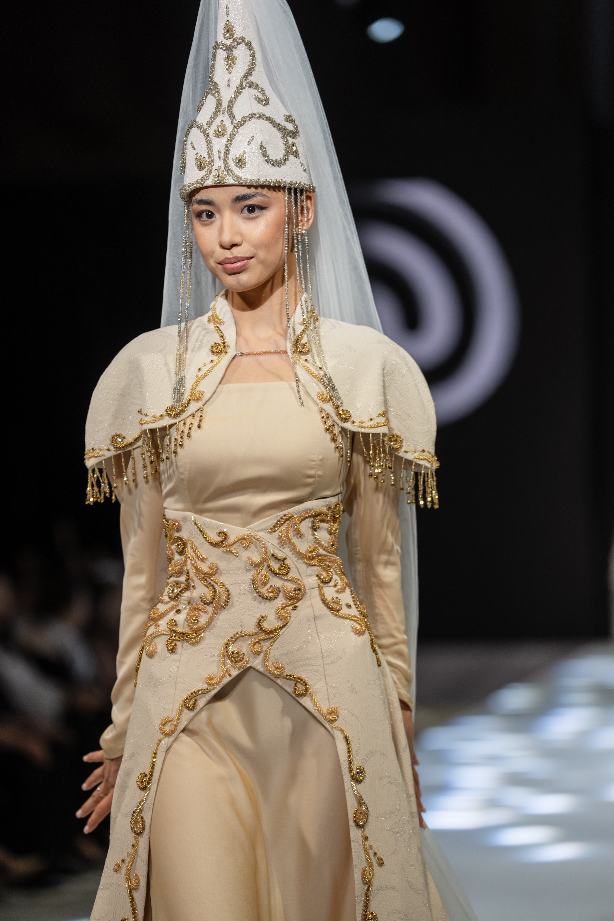 EURASIAN FASHION WEEK Innes. Сайт Алматинского НЮ АРТ, будуар и фэшн фотографа Дениса Карпенко