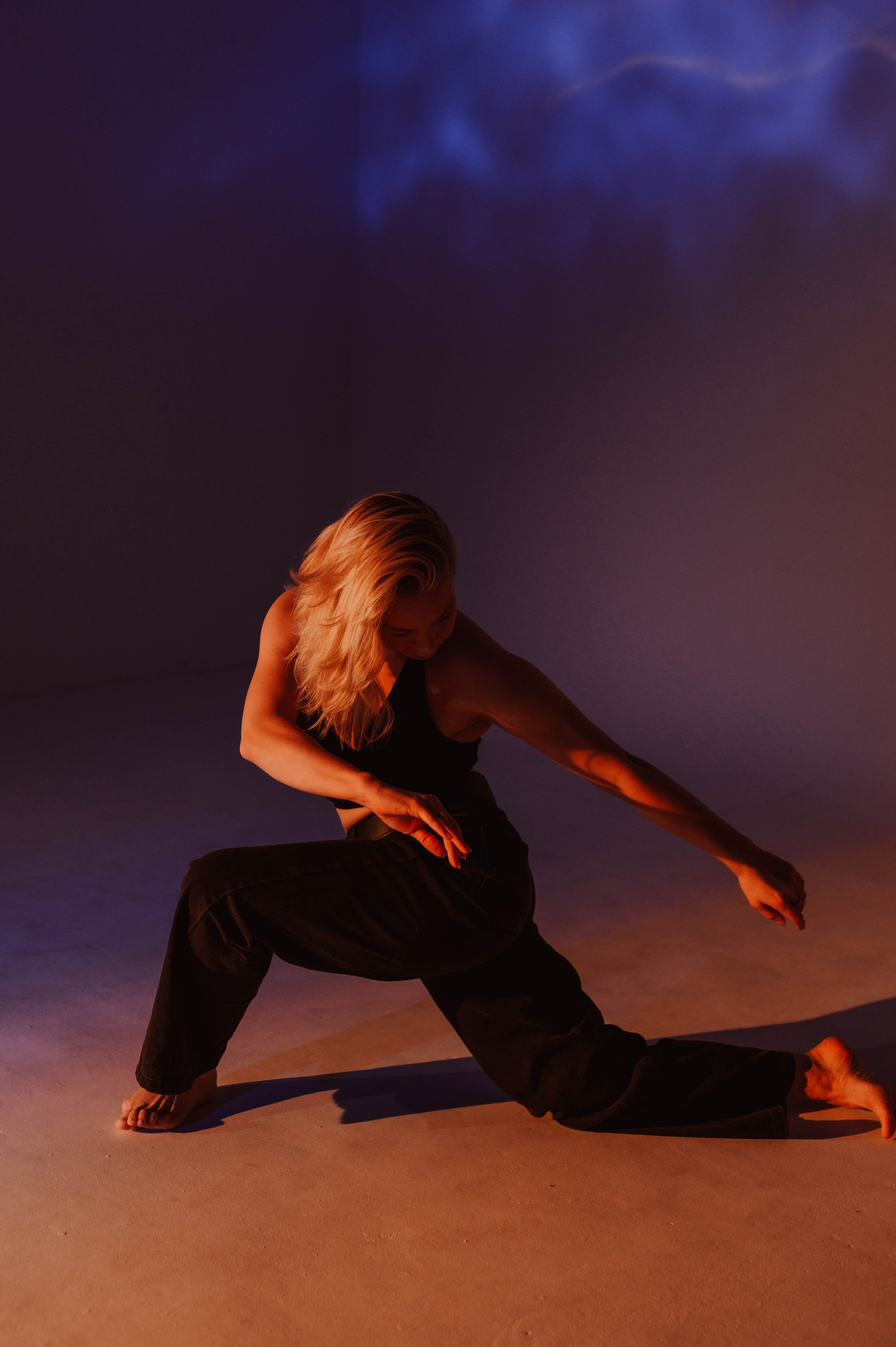 Фотосессия танцоров СПБ, фотосъемка для танцевальной школы Санкт-Петербург, танцевальная фотосессия СПб, фотосъемка танцевального коллектива. Танцевальная студия "Легенда". Фотосессия с цветным светом СПб.