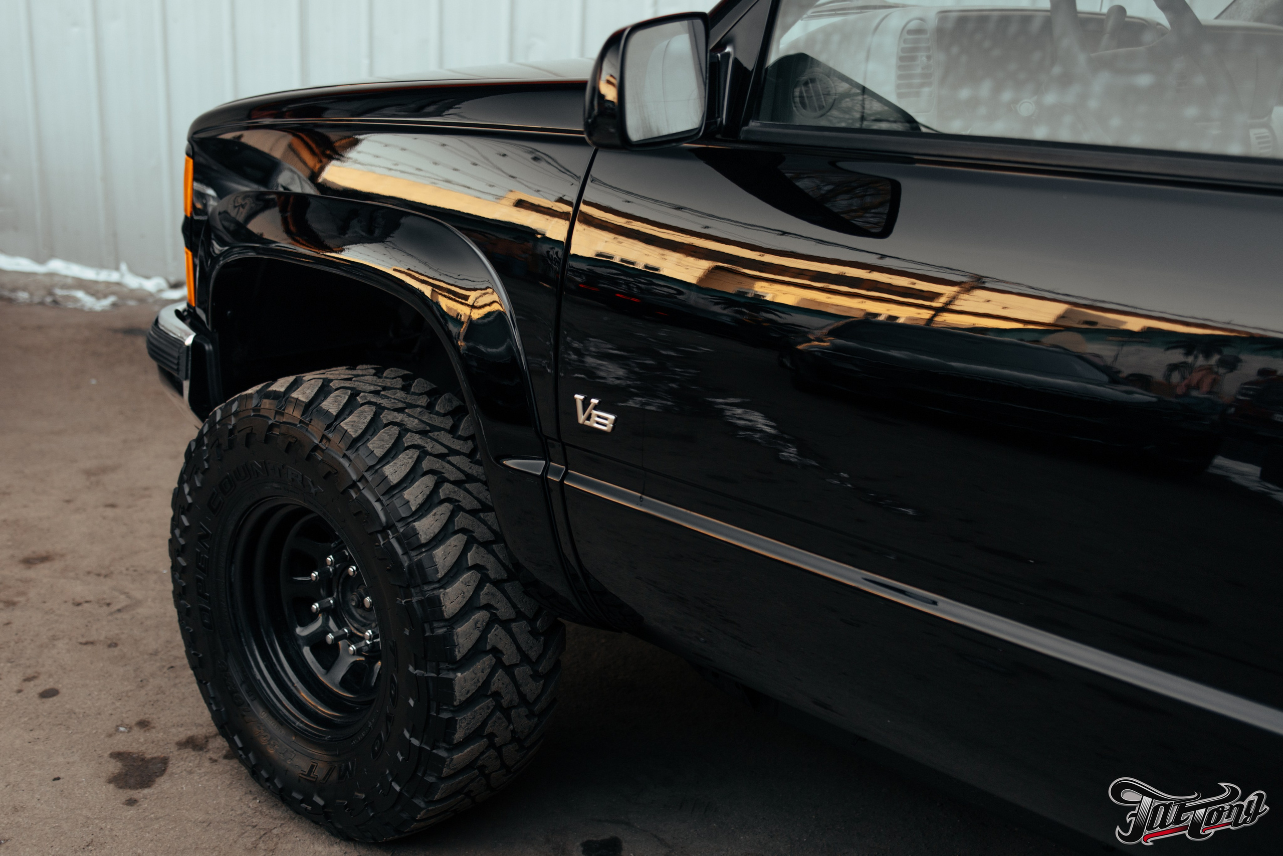 Chevrolet Tahoe I ремонт по кузову и окрас, пошив салона. DeLorein