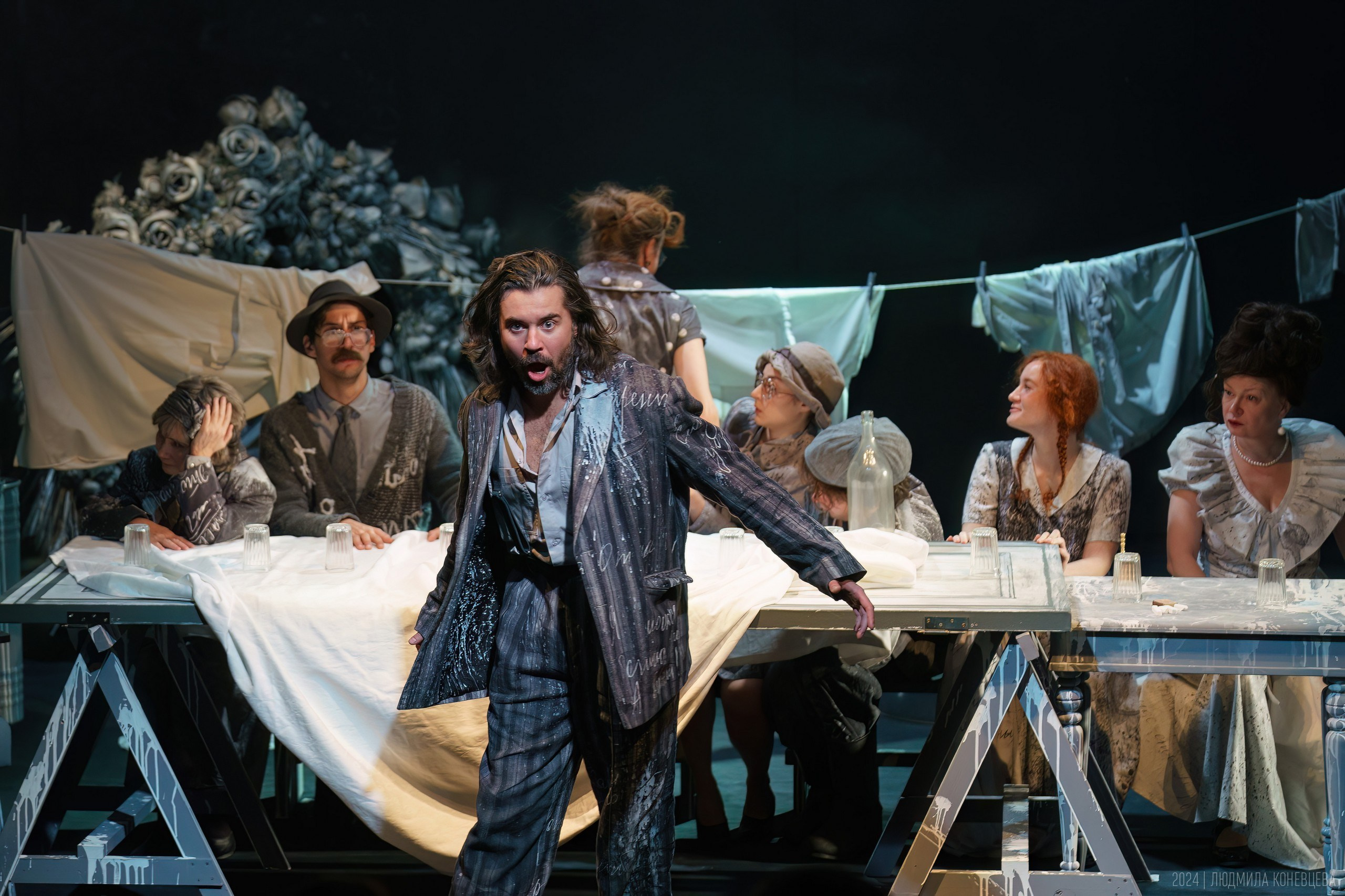 «Свет­лые души, или О том, как на­пи­сать рас­сказ», режиссер Михаил Крылов, Мастерская Петра Фоменко. Театральная фотография