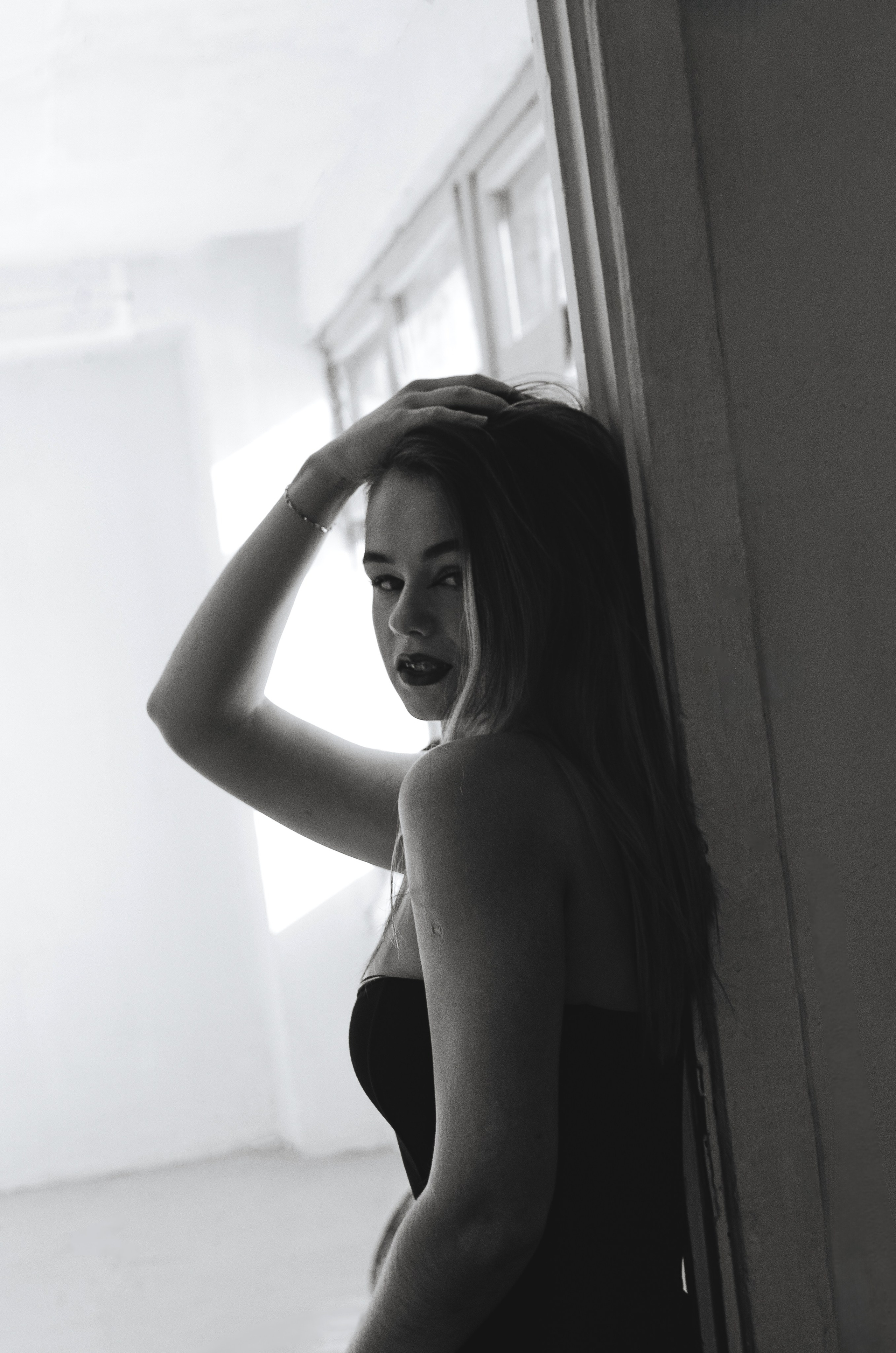 Женская фотосессия в стиле минимализм. Денисова Аля — фотограф для парных съемок и индивидуальных историй в Барнауле