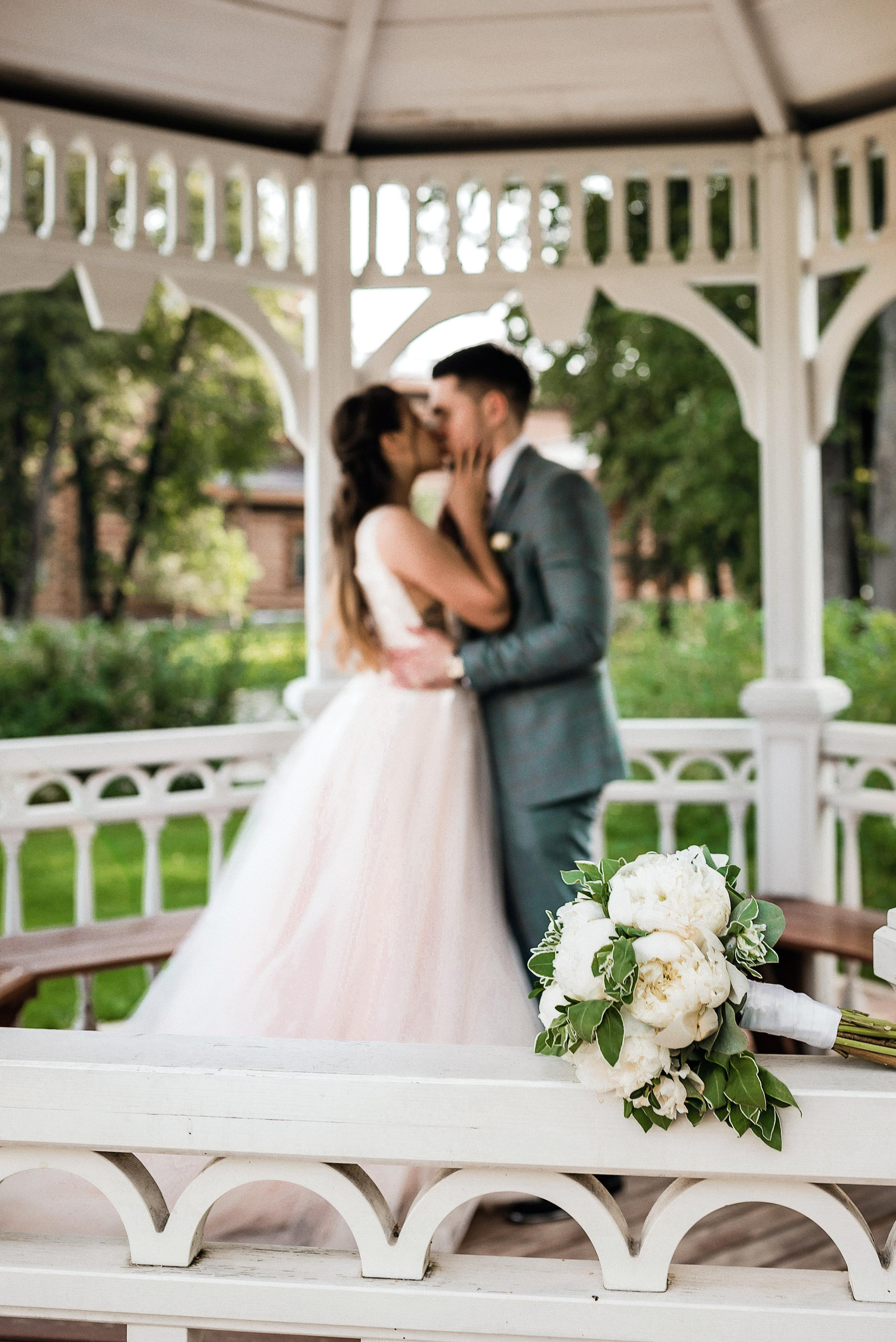 Свадебная фотосессия на улице в Красноярске. Свадебный и семейный фотограф в Красноярске Наталья Дроздова
