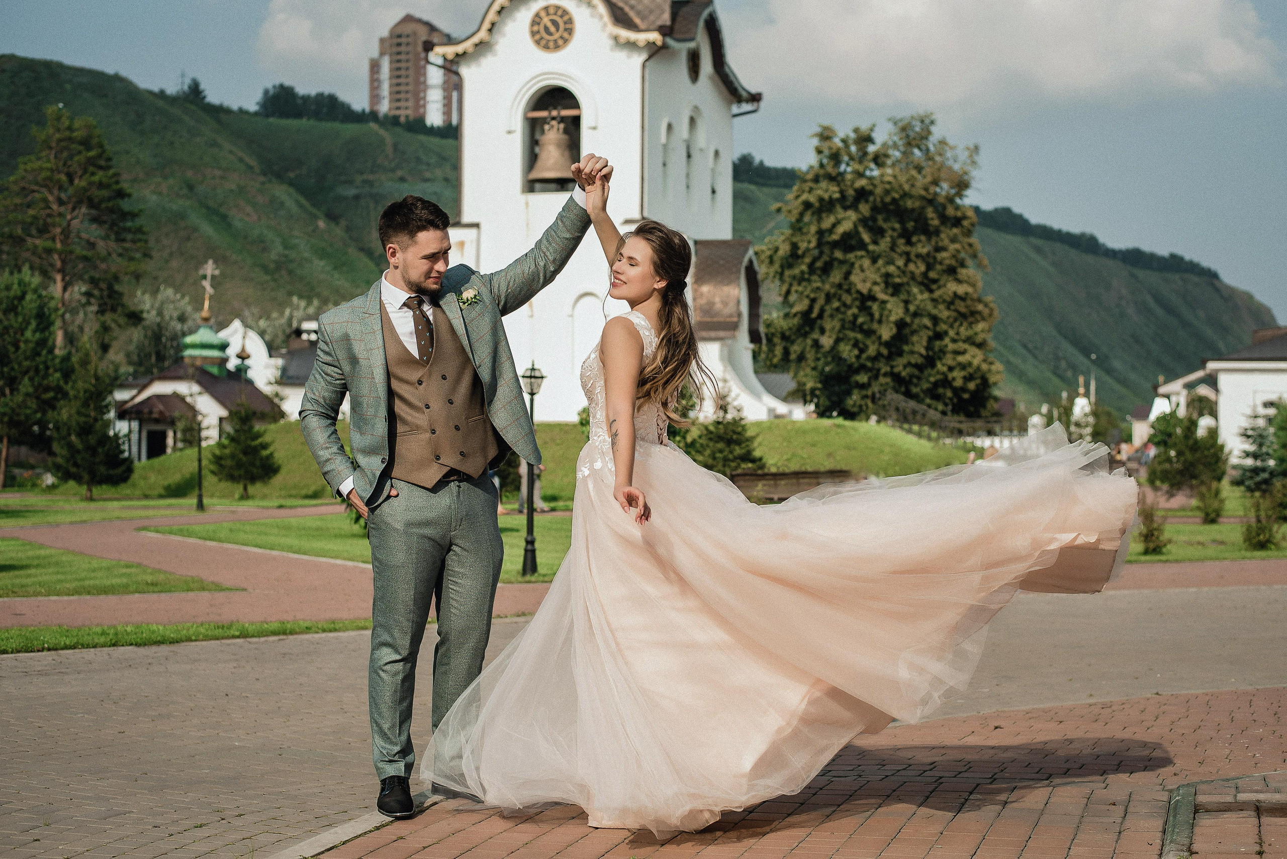 Свадебная фотосессия на улице в Красноярске. Свадебный и семейный фотограф в Красноярске Наталья Дроздова