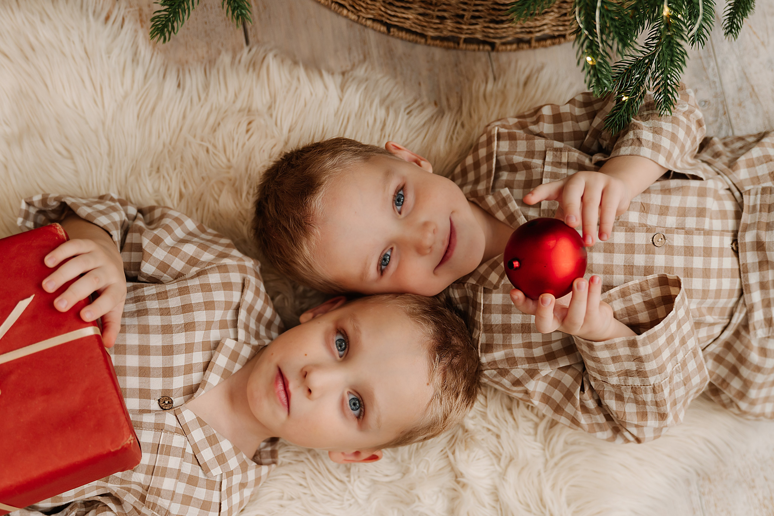 Денис и Елена с прекрасной дочкой и двойняшками-сыночками. СВАДЕБНЫЙ ФОТОГРАФ КРАСНОЯРСК