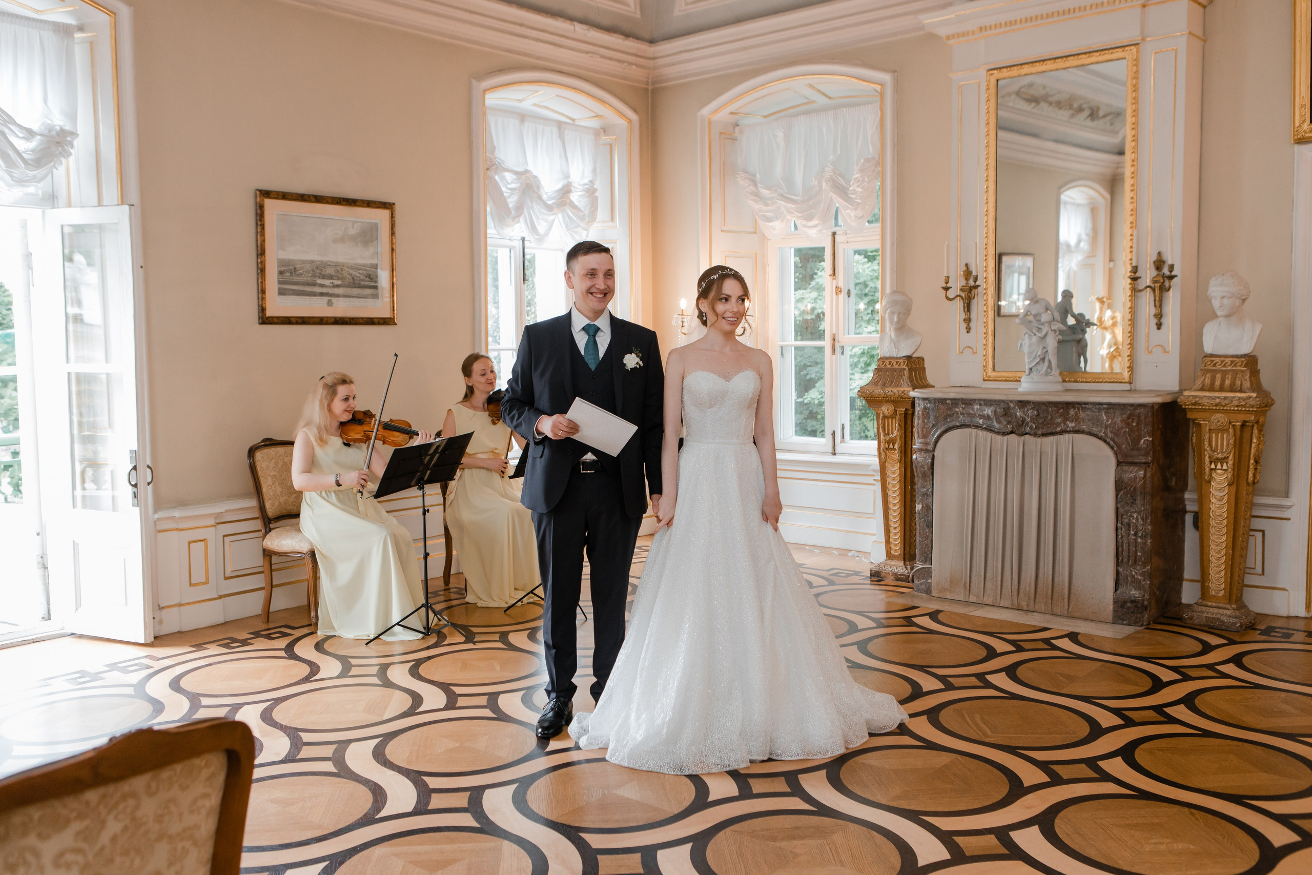 Свадебная фотосъемка Евгения и Натальи. Свадебные фотографии. Видеосъемка и фотосъемка свадеб. Фотограф и оператор на свадьбу. Видеосъемка подкастов, собственная видео-фотостудии. Предметная фотосъемка